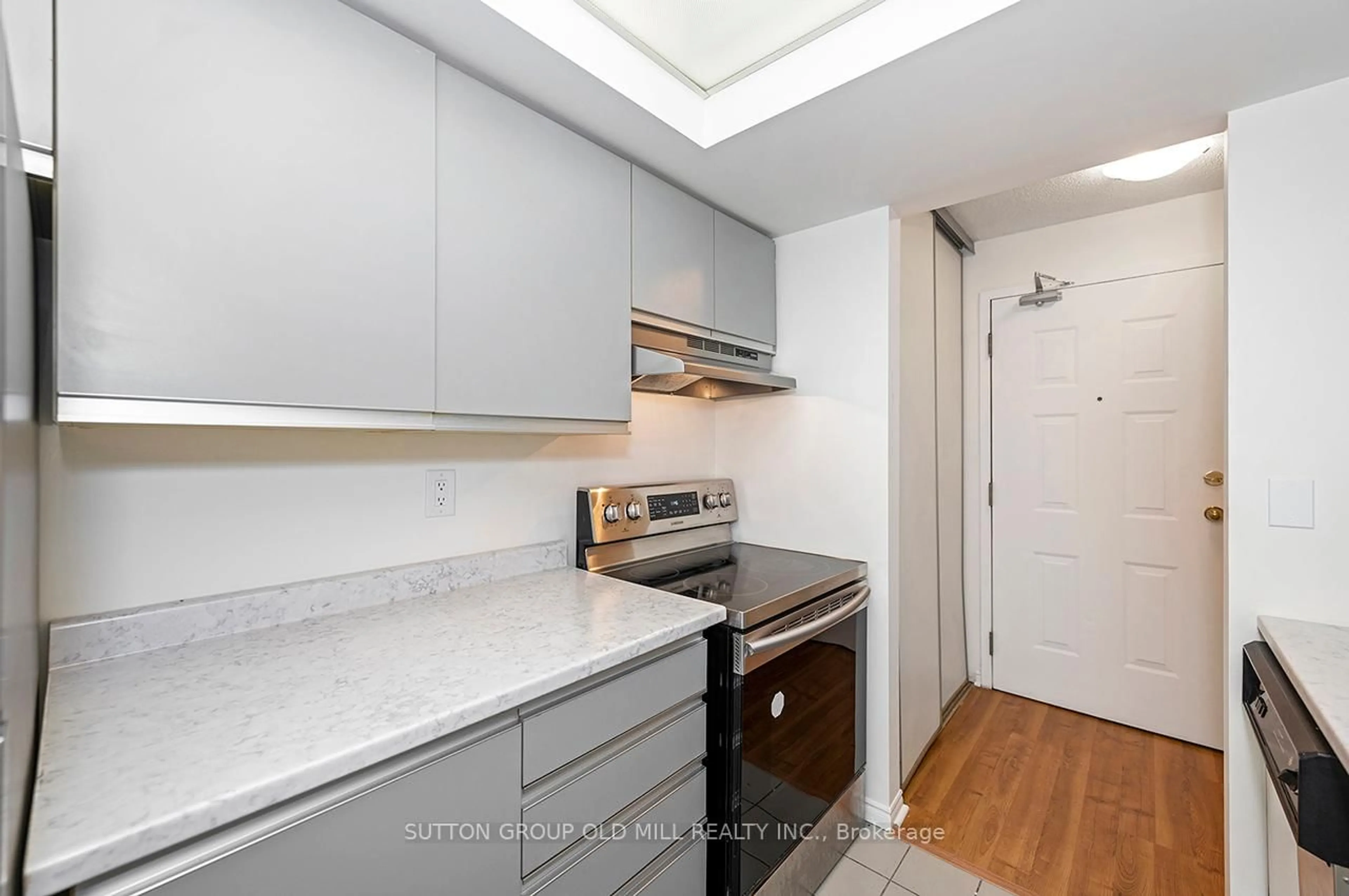 Standard kitchen, unknown for 222 The Esplanade St #821, Toronto Ontario M5A 4M8