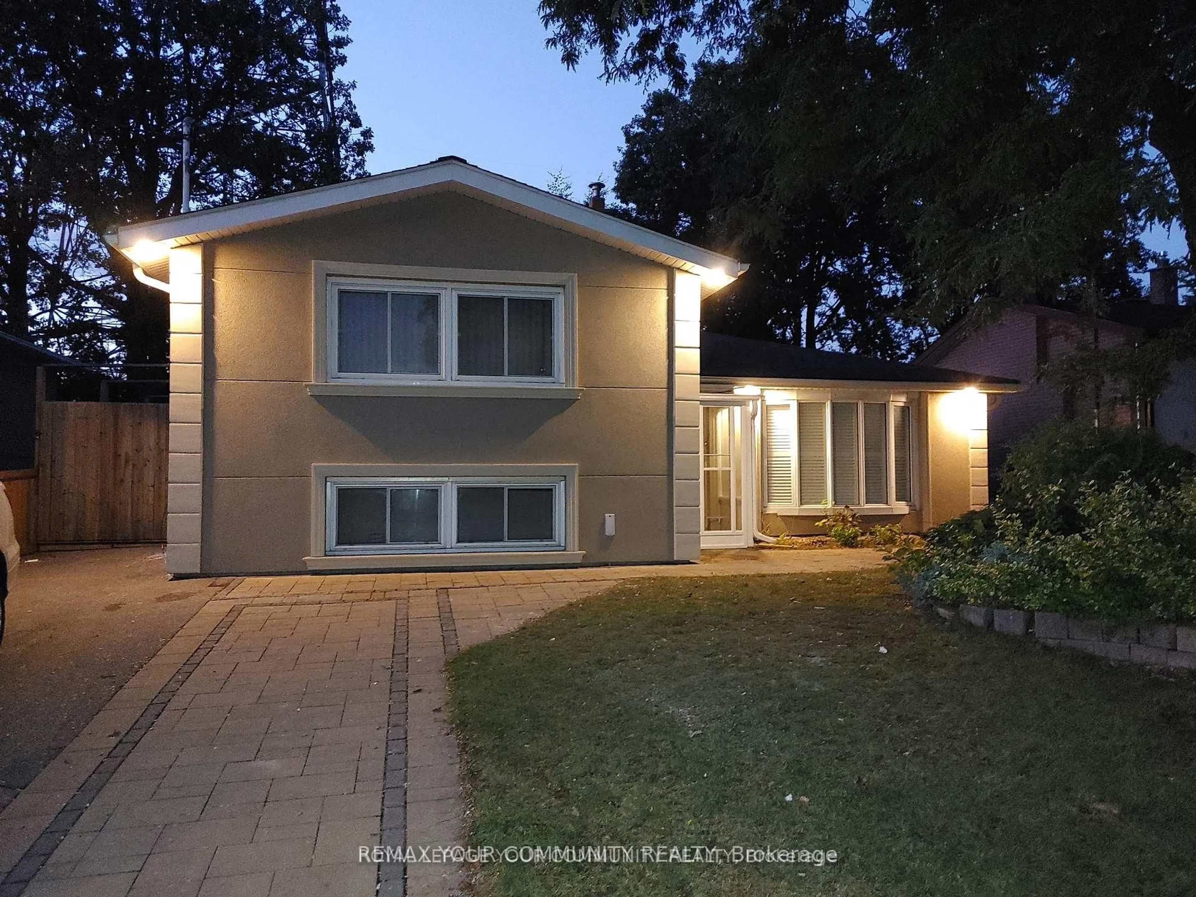 Home with vinyl exterior material, street for 56 Willesden Rd, Toronto Ontario M2H 1V7