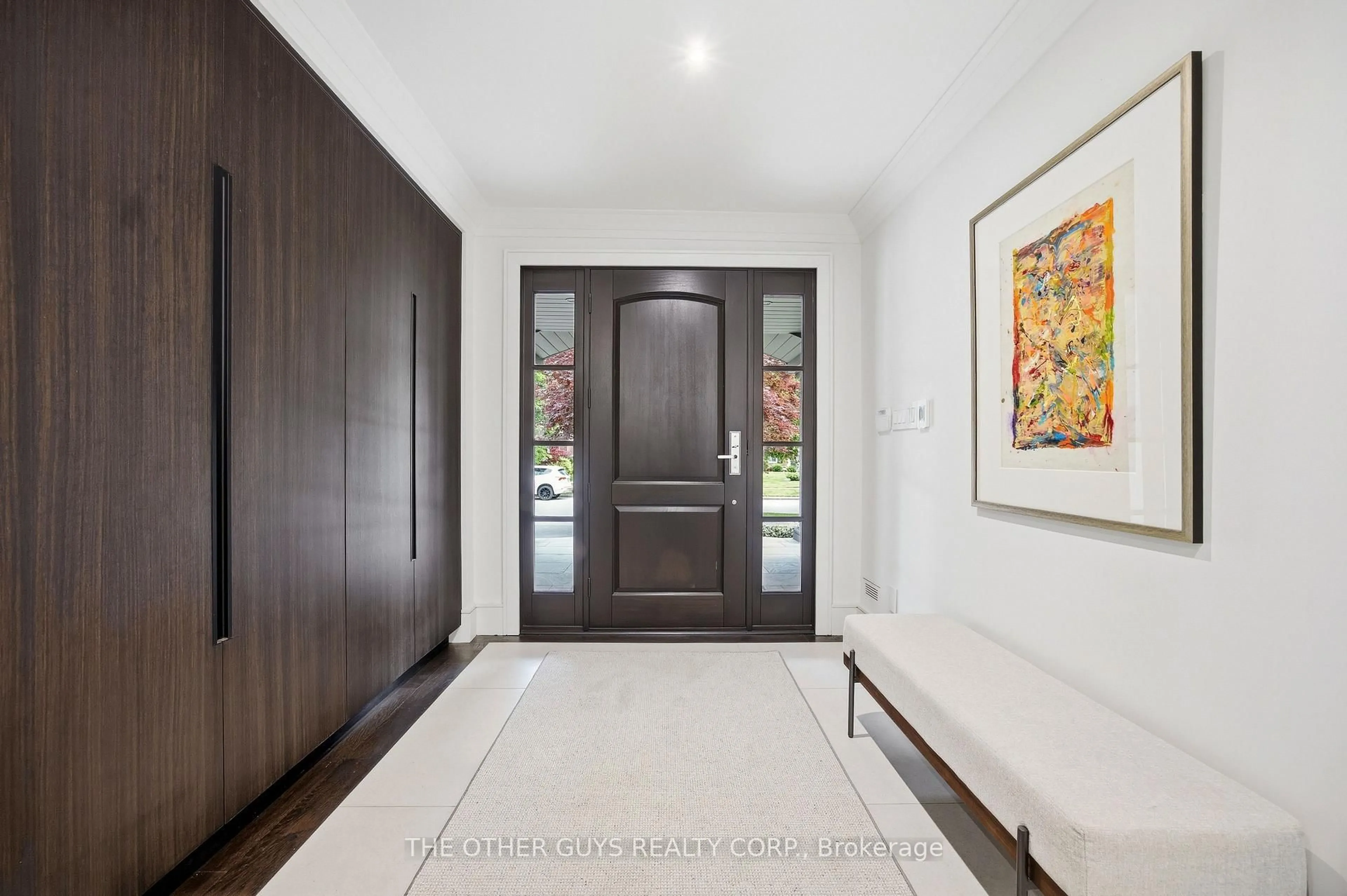 Indoor entryway for 18 Chipstead Rd, Toronto Ontario M3B 3E6