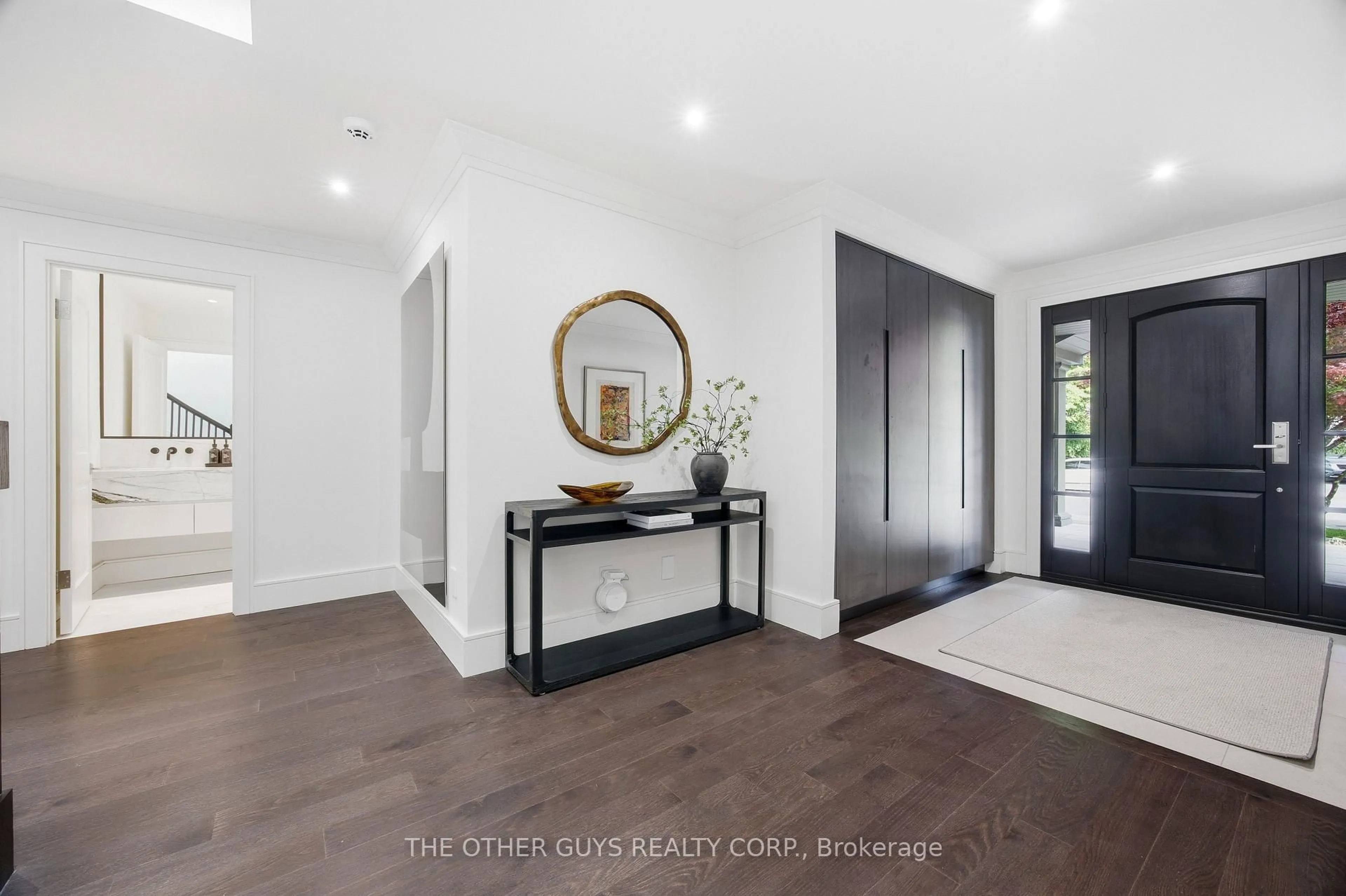 Indoor entryway for 18 Chipstead Rd, Toronto Ontario M3B 3E6