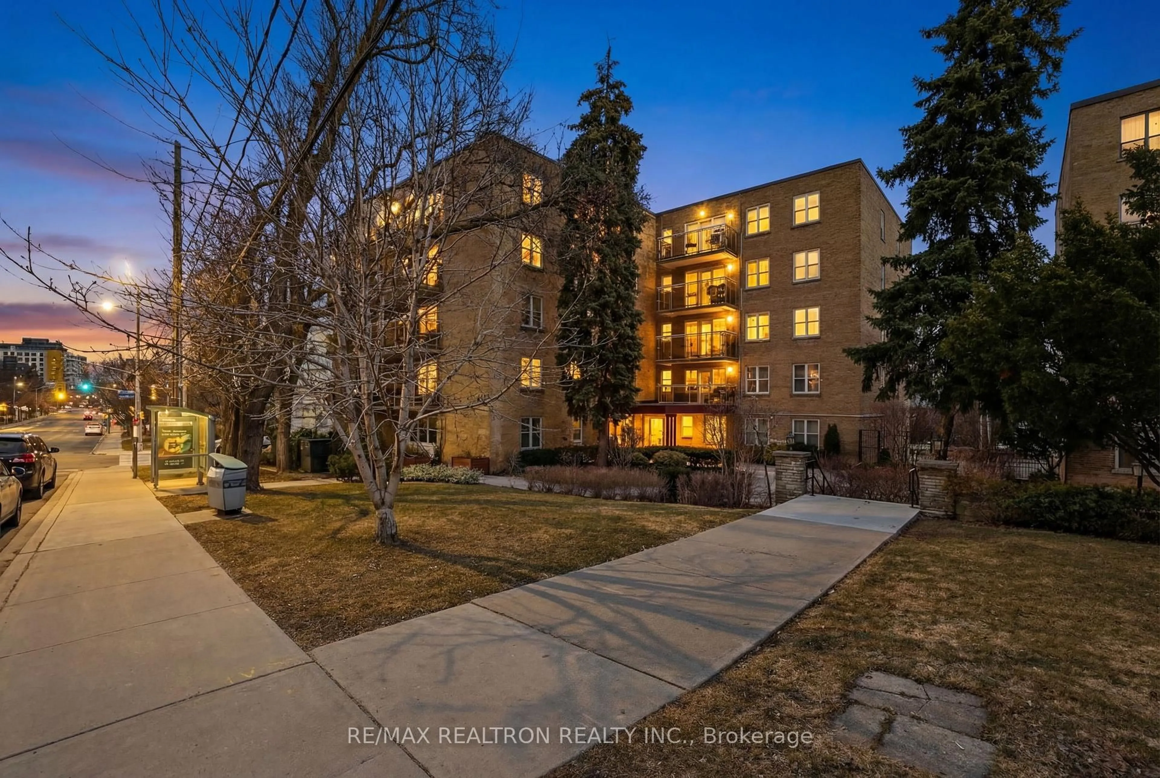 Unknown for 2603 Bathurst St #106, Toronto Ontario M6B 2Z6