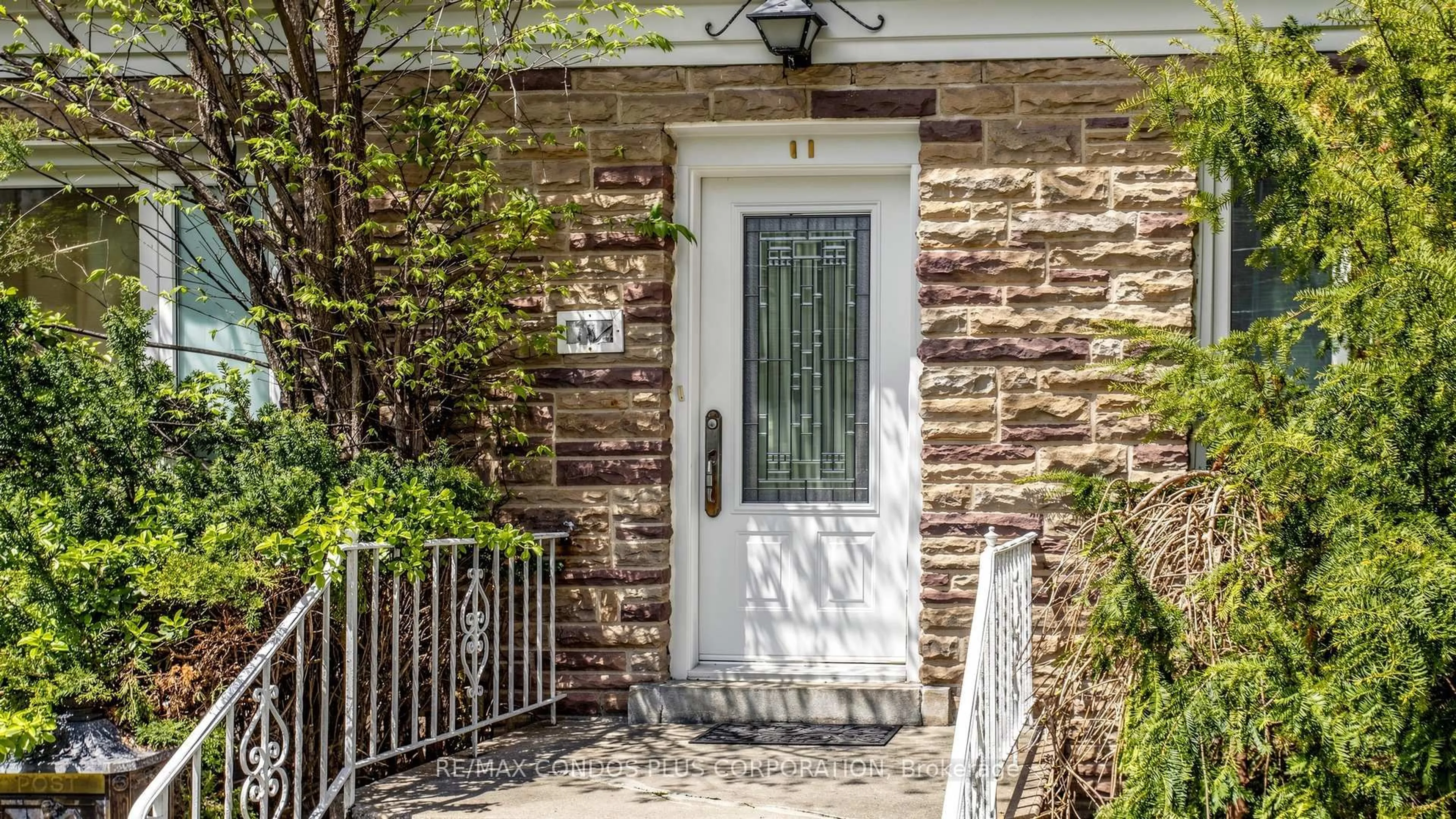 Indoor entryway for 78 Spring Garden Ave, Toronto Ontario M2N 3G3