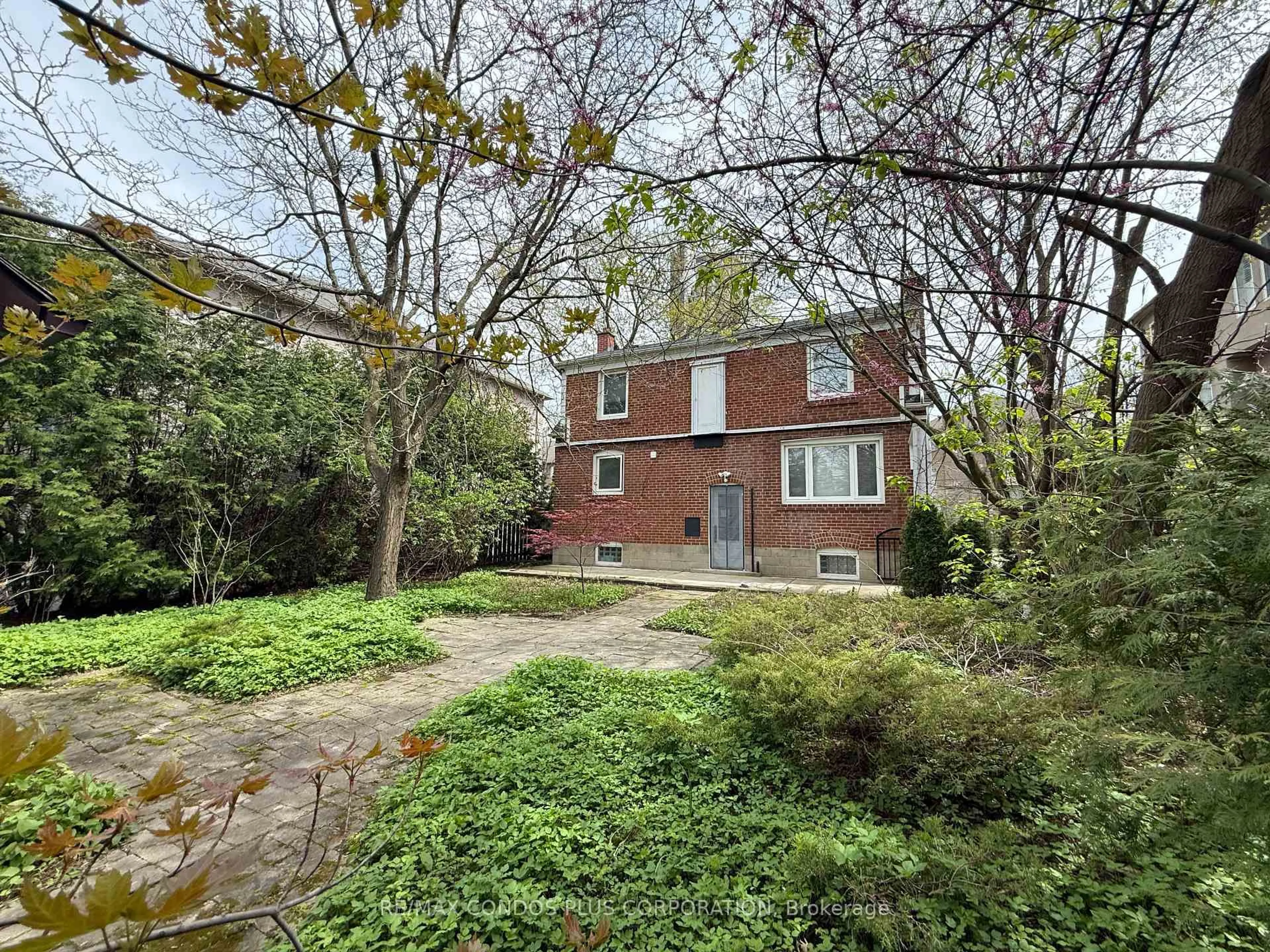 A pic from outside/outdoor area/front of a property/back of a property/a pic from drone, street for 78 Spring Garden Ave, Toronto Ontario M2N 3G3