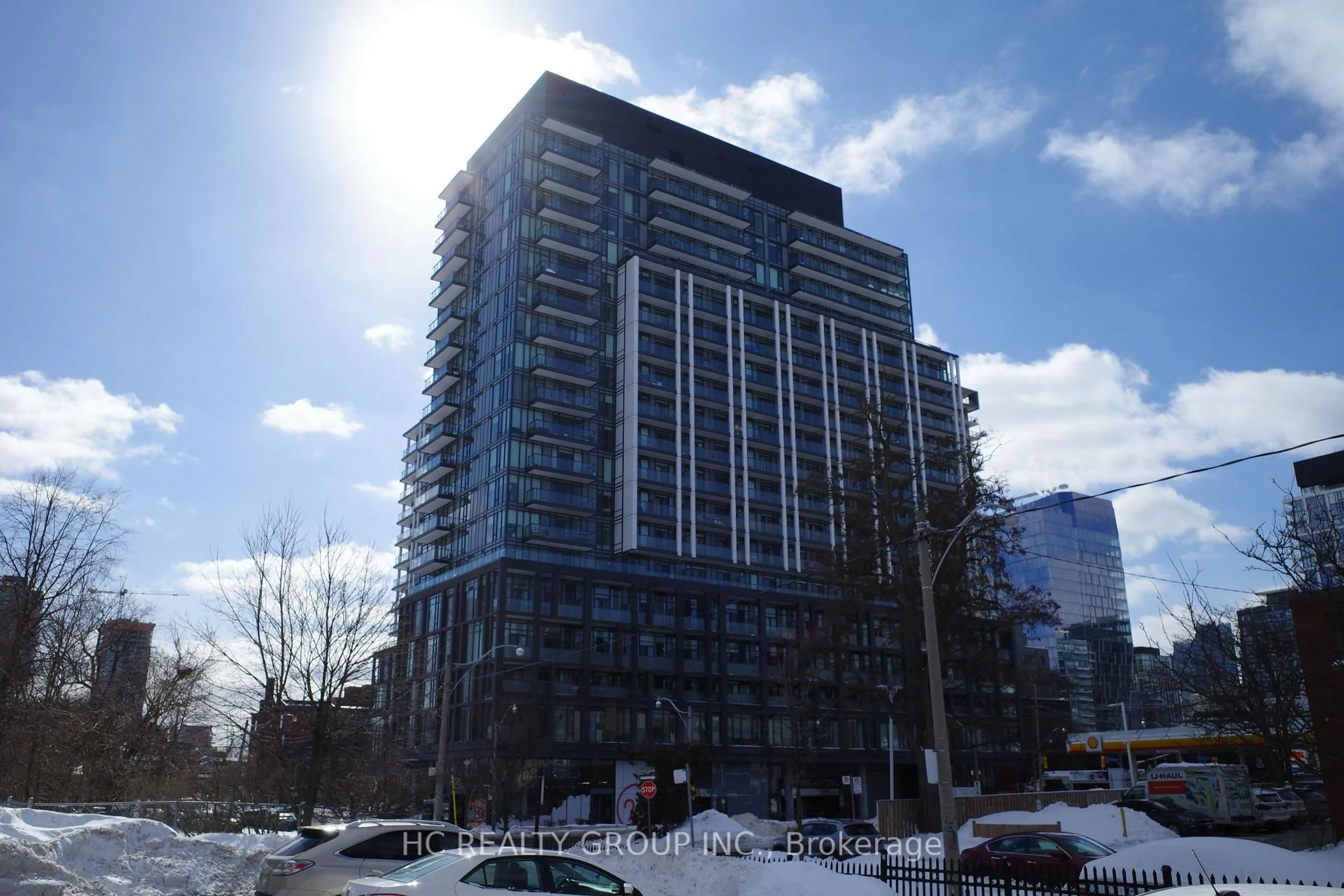 Blurry image for 50 Power St St #419, Toronto Ontario M5A 0V3