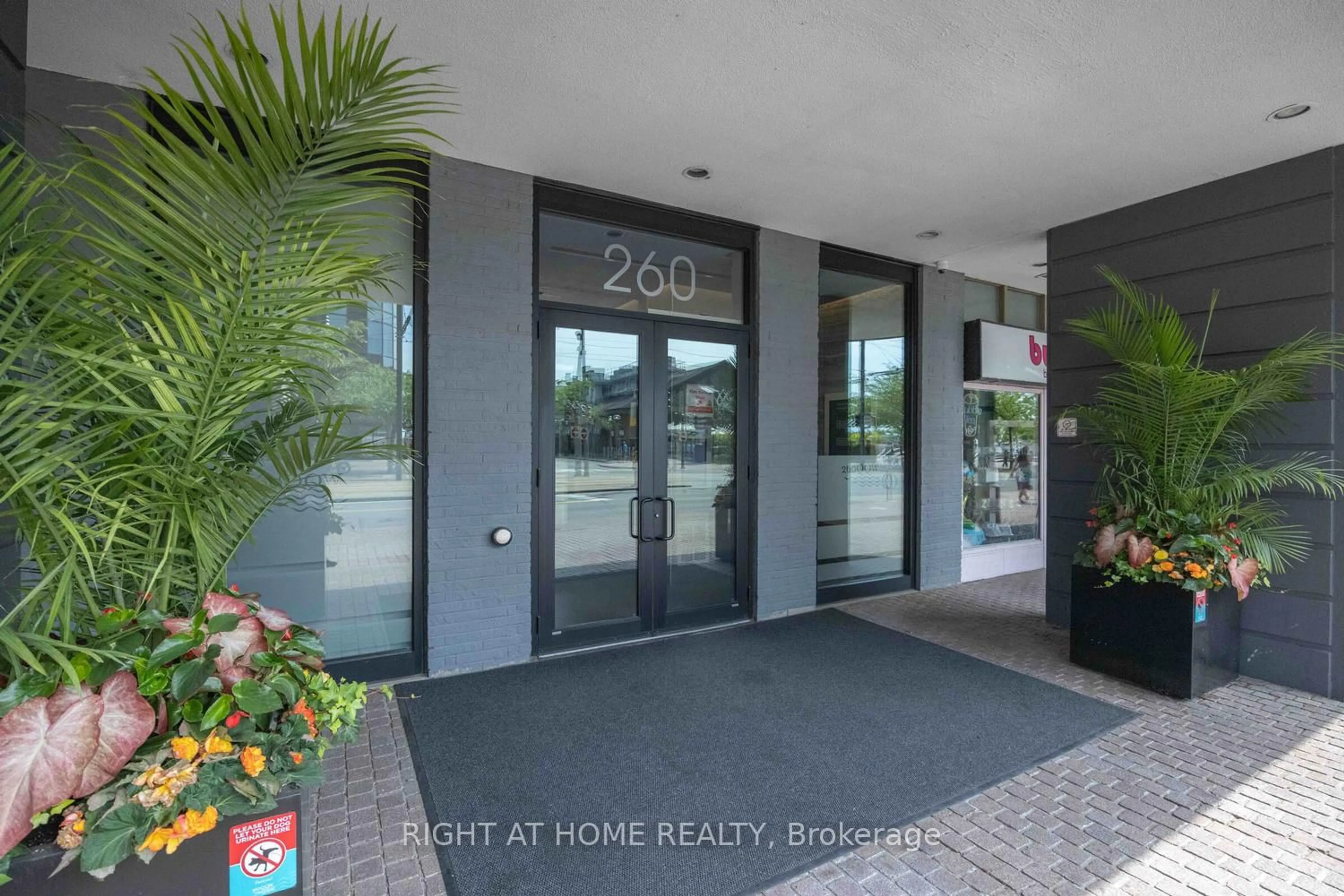 Indoor entryway for 260 Queens Quay #1906, Toronto Ontario M5J 2N3