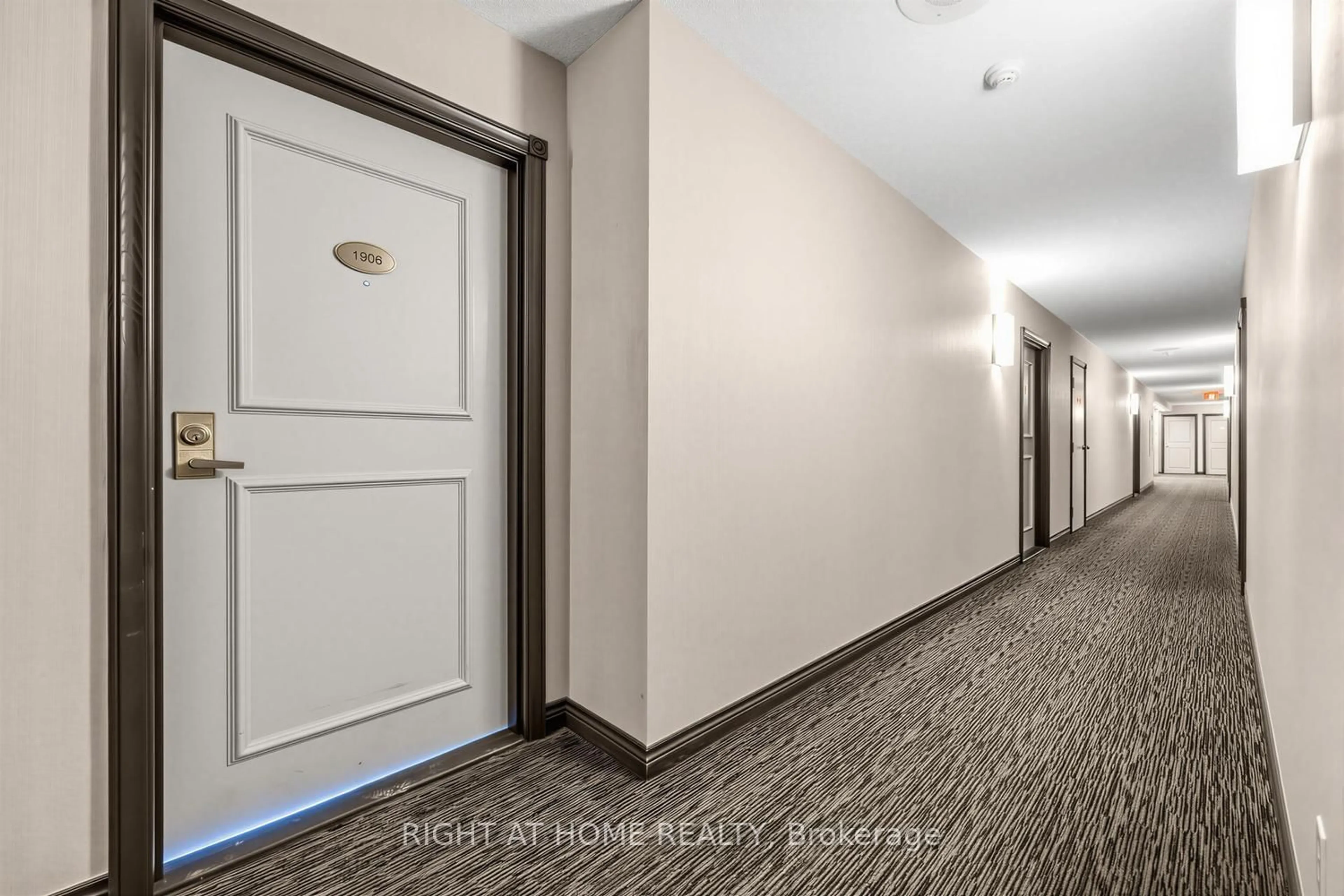 Indoor foyer for 260 Queens Quay #1906, Toronto Ontario M5J 2N3
