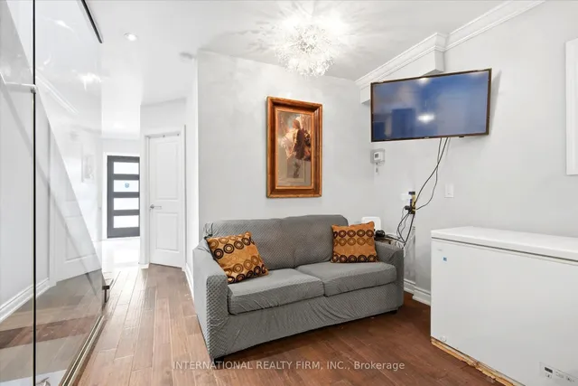 568 Delaware Ave, Toronto 4