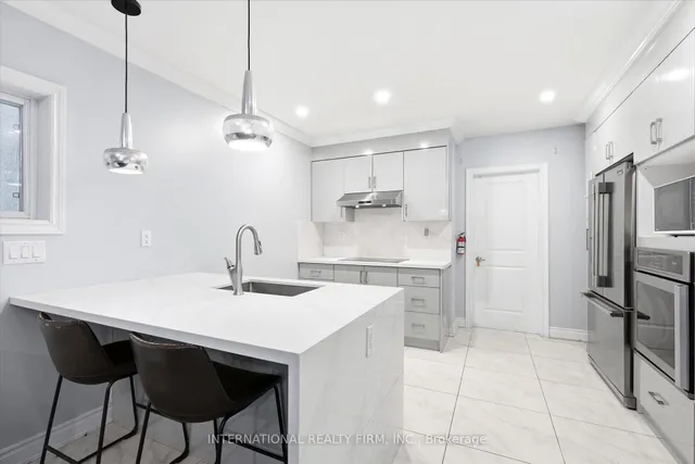 568 Delaware Ave, Toronto 5