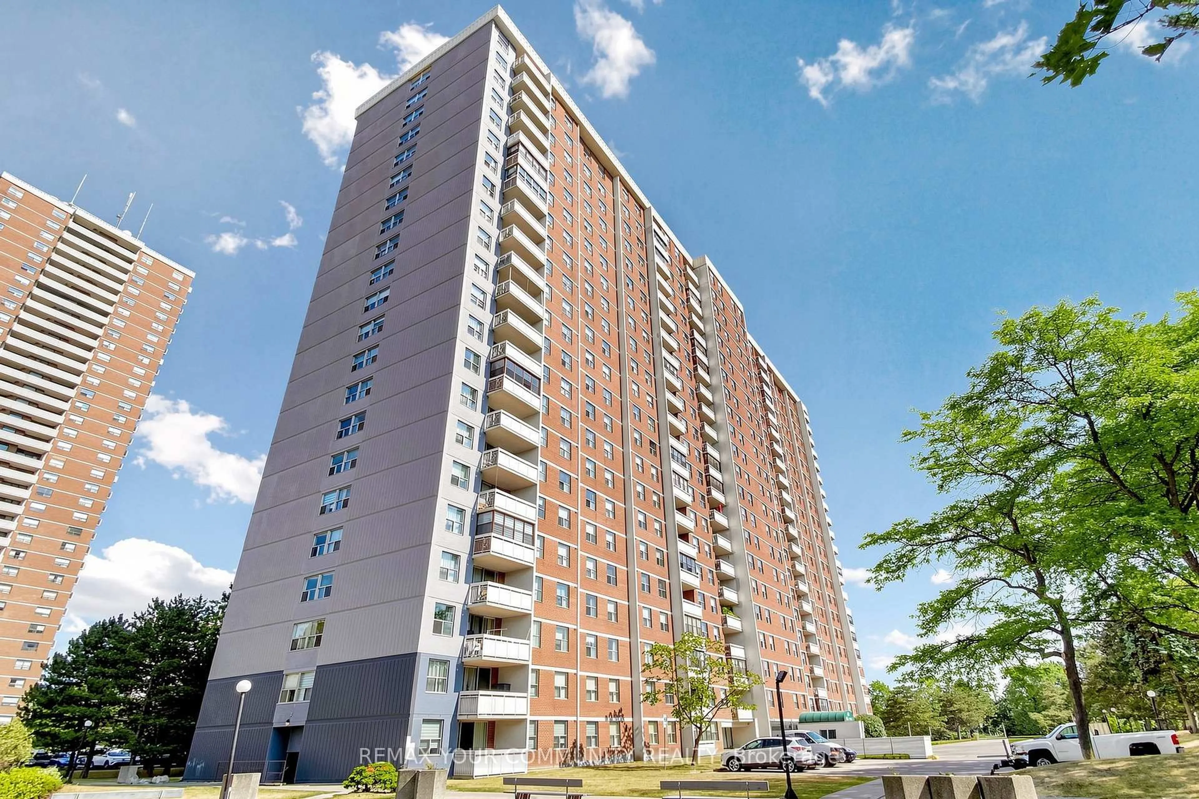 A pic from outside/outdoor area/front of a property/back of a property/a pic from drone, building for 205 Hilda Ave #1407, Toronto Ontario M2M 4B1