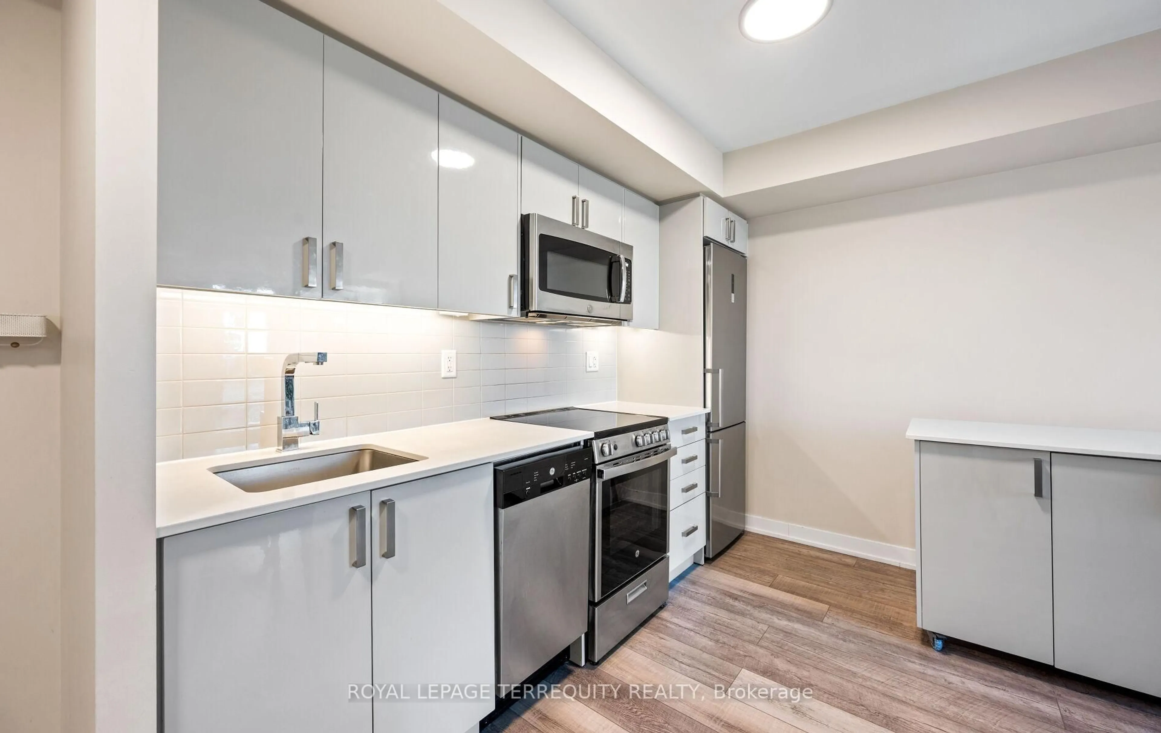 Standard kitchen, unknown for 38 Monte Kwinter Crt #414, Toronto Ontario M3H 0E2