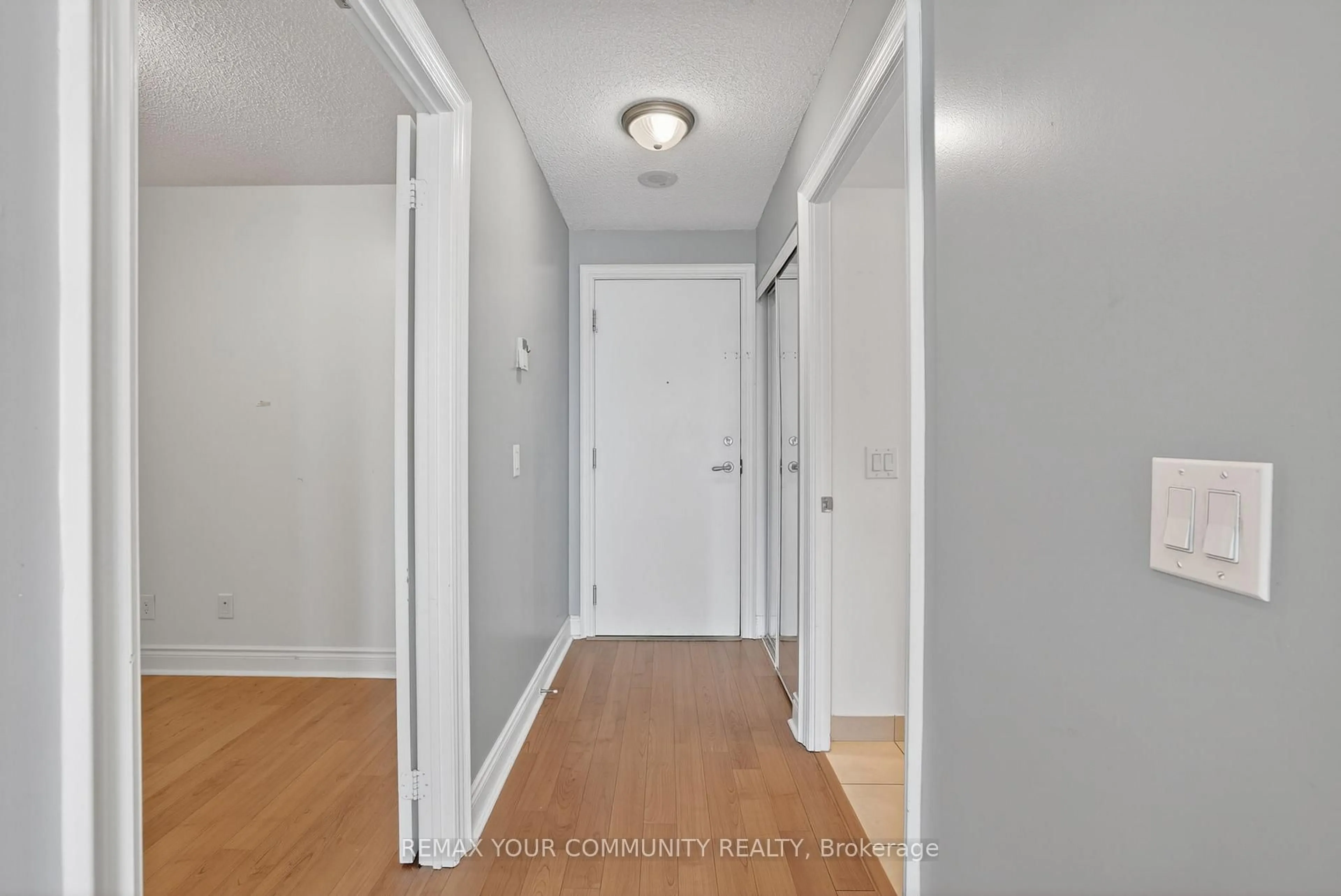 Indoor entryway for 25 Greenview Ave #622, Toronto Ontario M2M 0A5