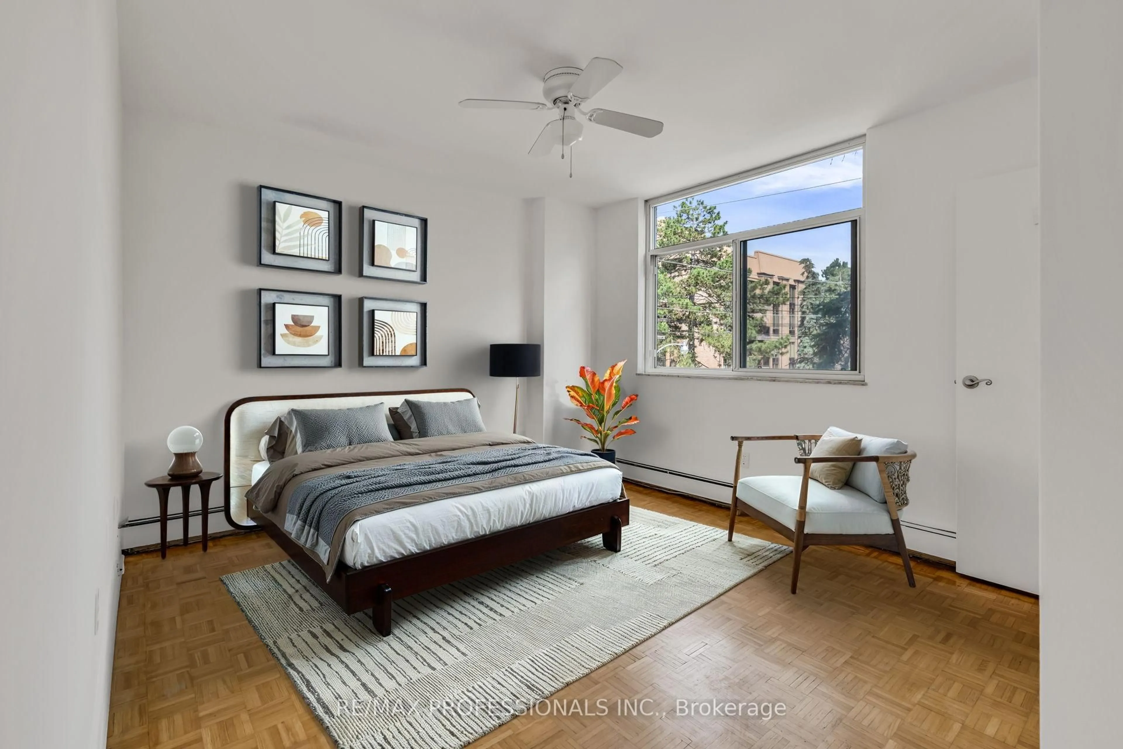 Bedroom with bed, unknown for 335 Lonsdale Rd #303, Toronto Ontario M5P 1R4