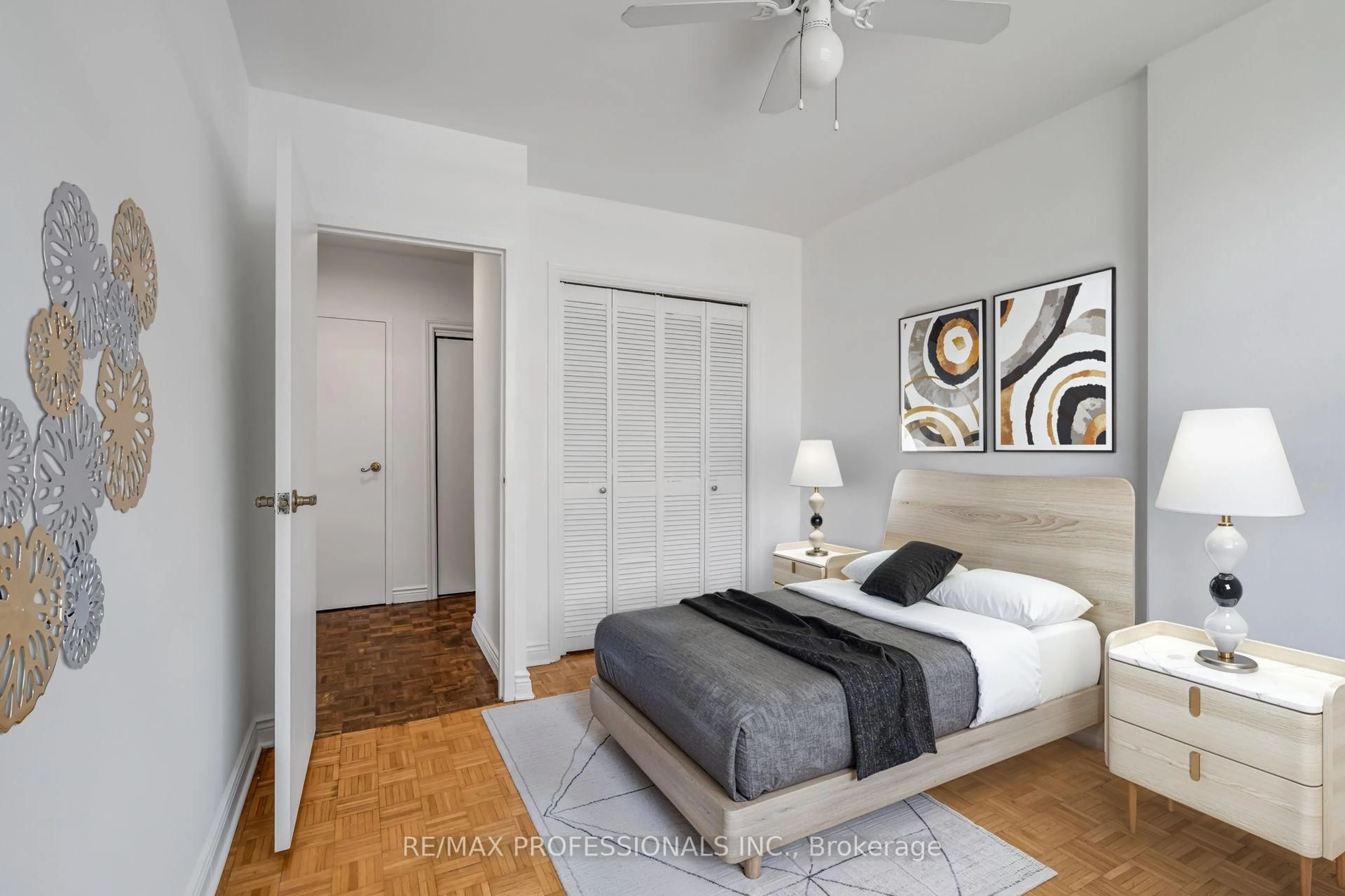 Bedroom with bed, unknown for 335 Lonsdale Rd #303, Toronto Ontario M5P 1R4