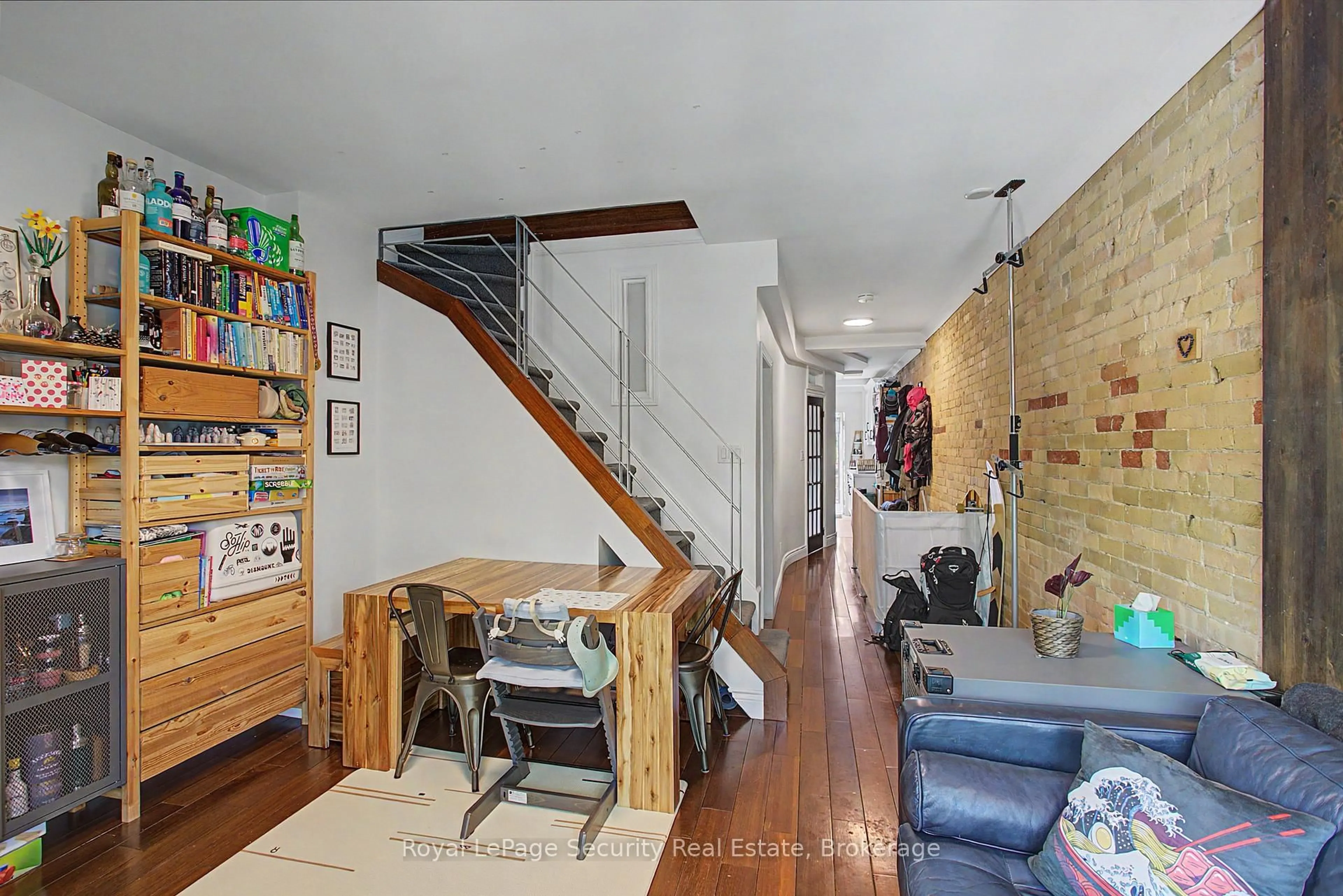 Unknown for 410 Manning Ave, Toronto Ontario M6G 2V7