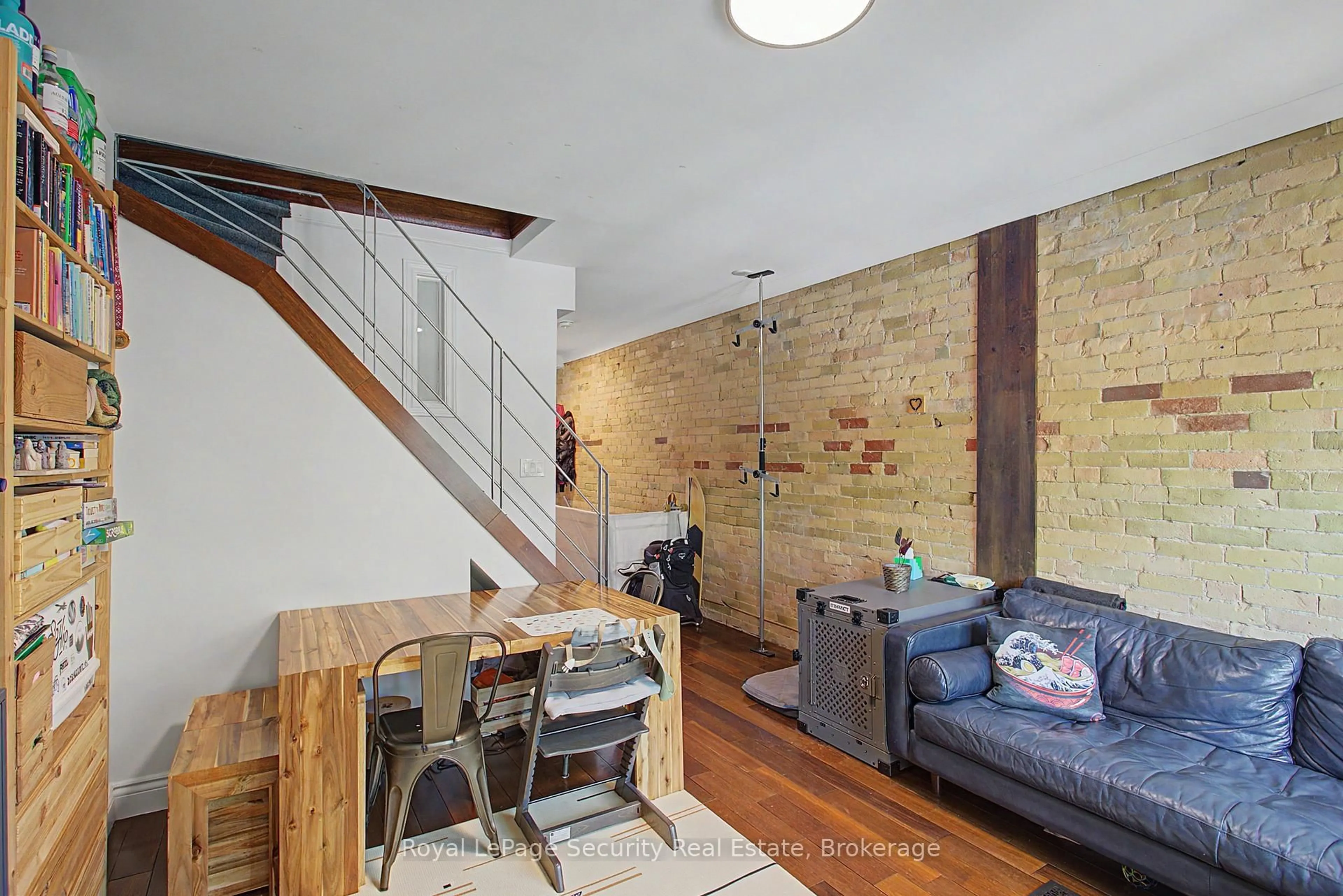 Living room with furniture, unknown for 410 Manning Ave, Toronto Ontario M6G 2V7