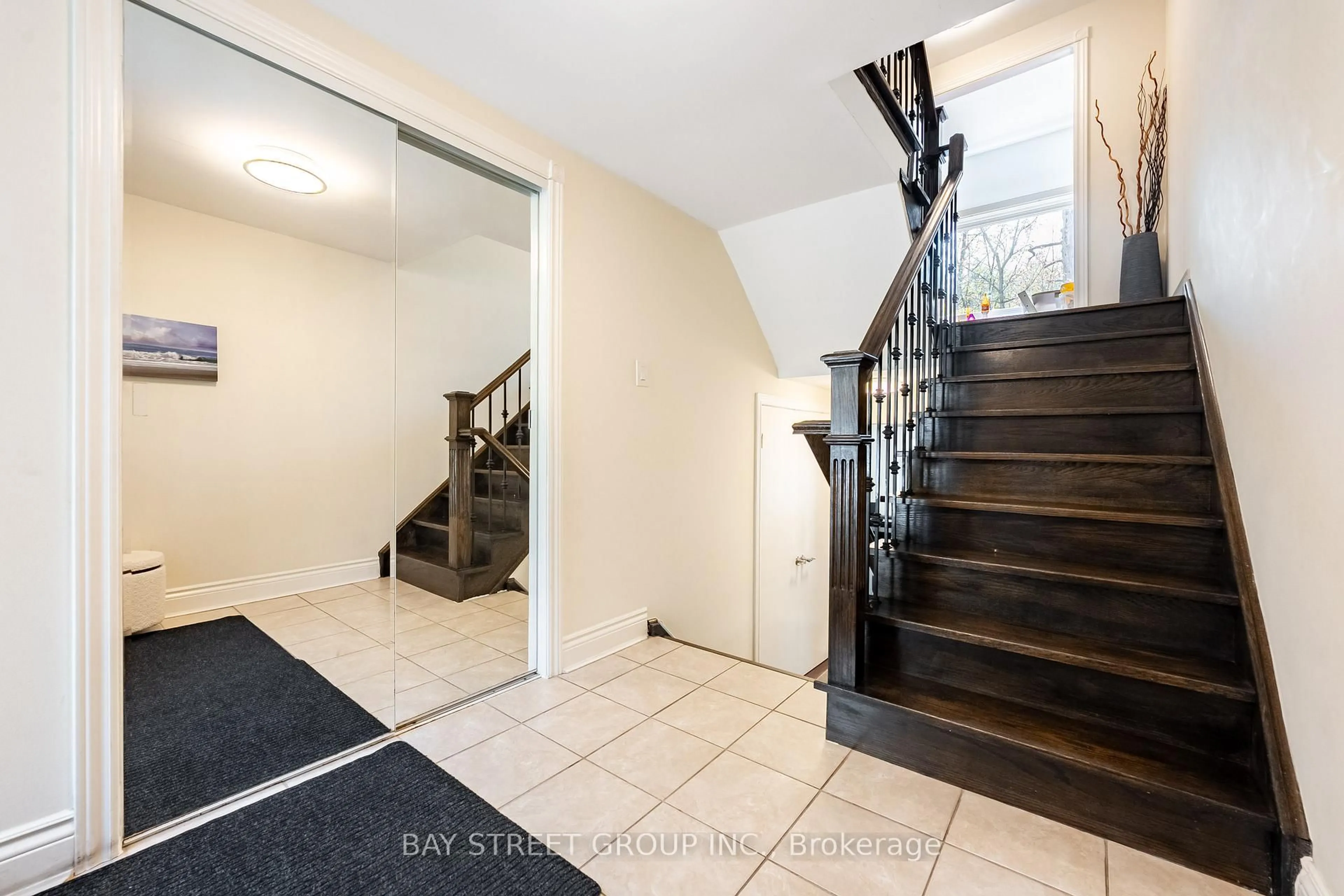 Indoor foyer for 8 Paul Markway, Toronto Ontario M2H 1S7