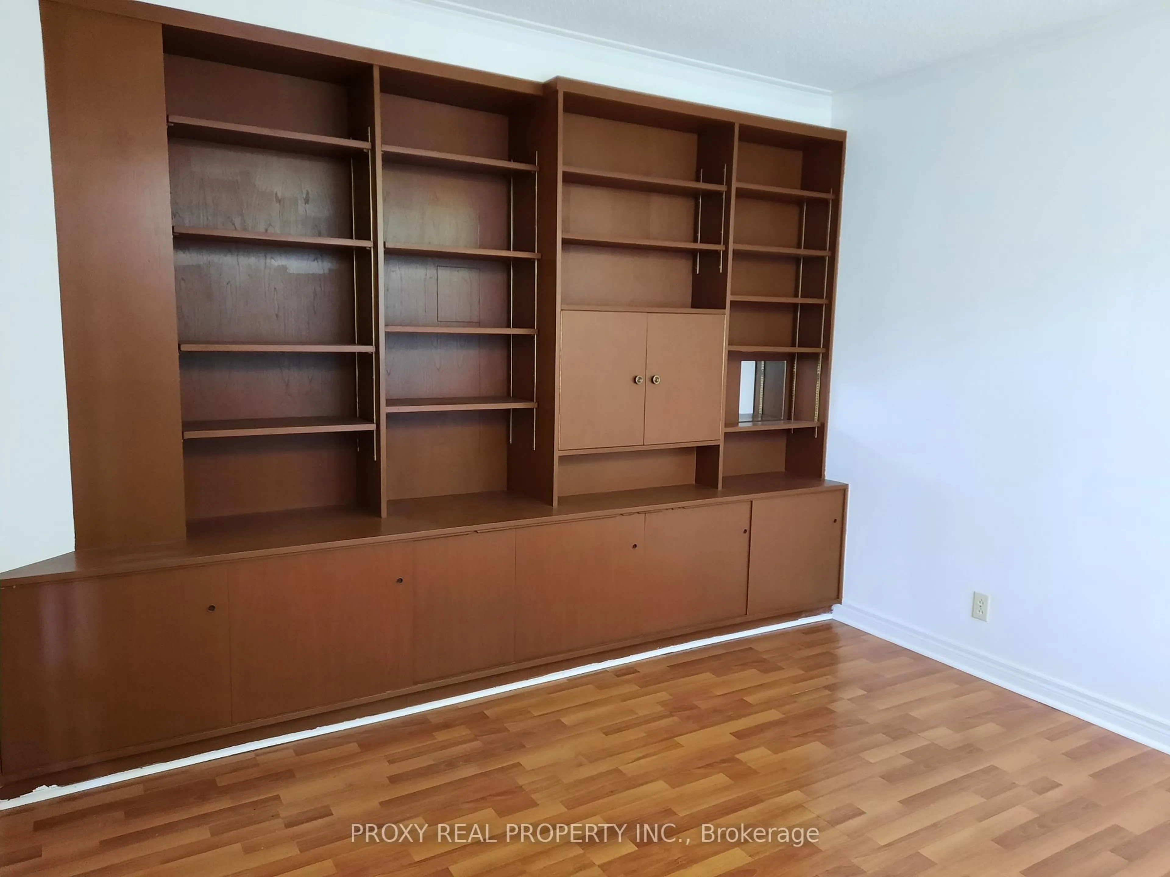 Unknown for 205 Maplehurst Ave, Toronto Ontario M2N 3C3