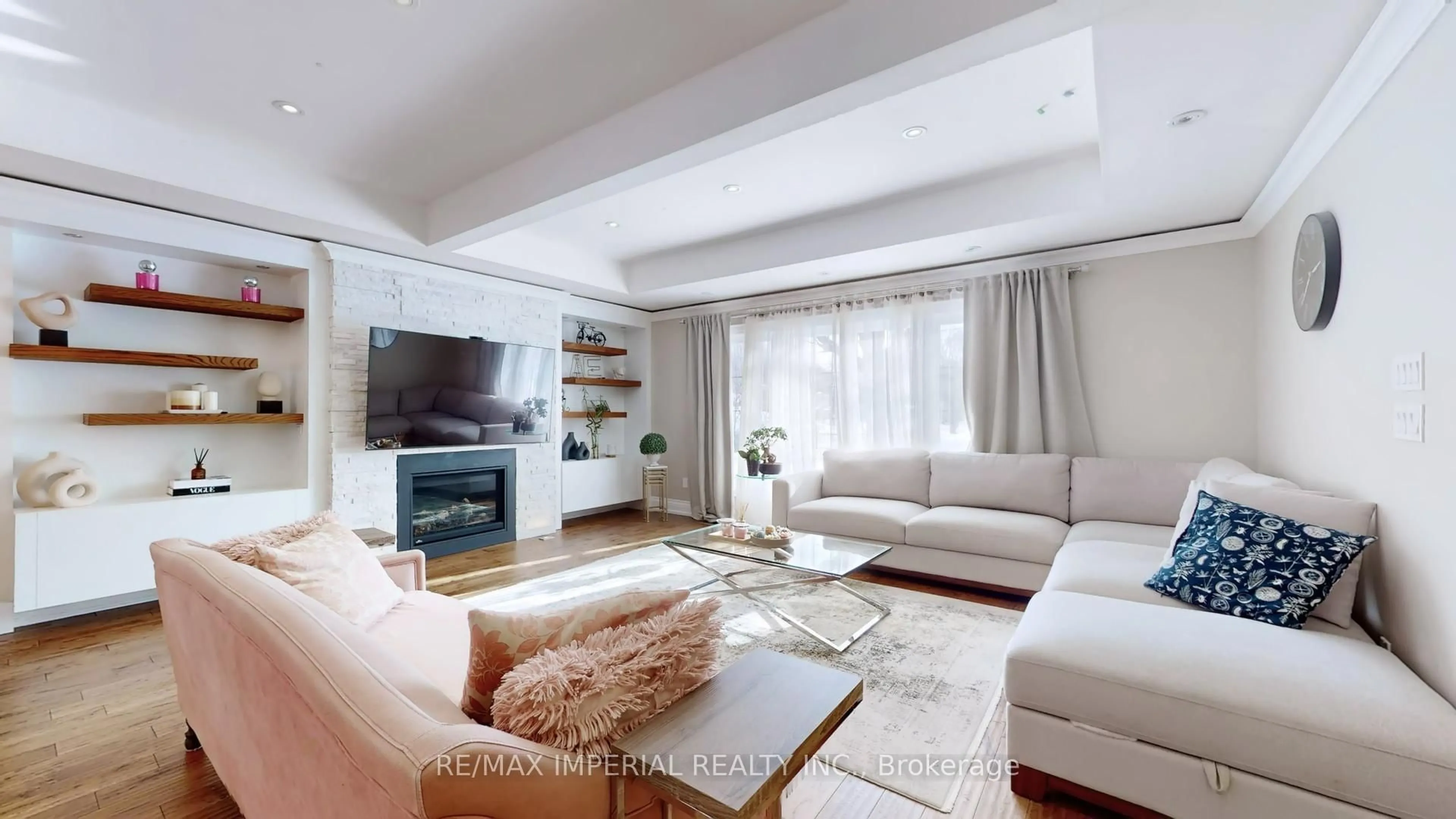 Living room with furniture, unknown for 35 Waddington Cres, Toronto Ontario M2J 2Z9