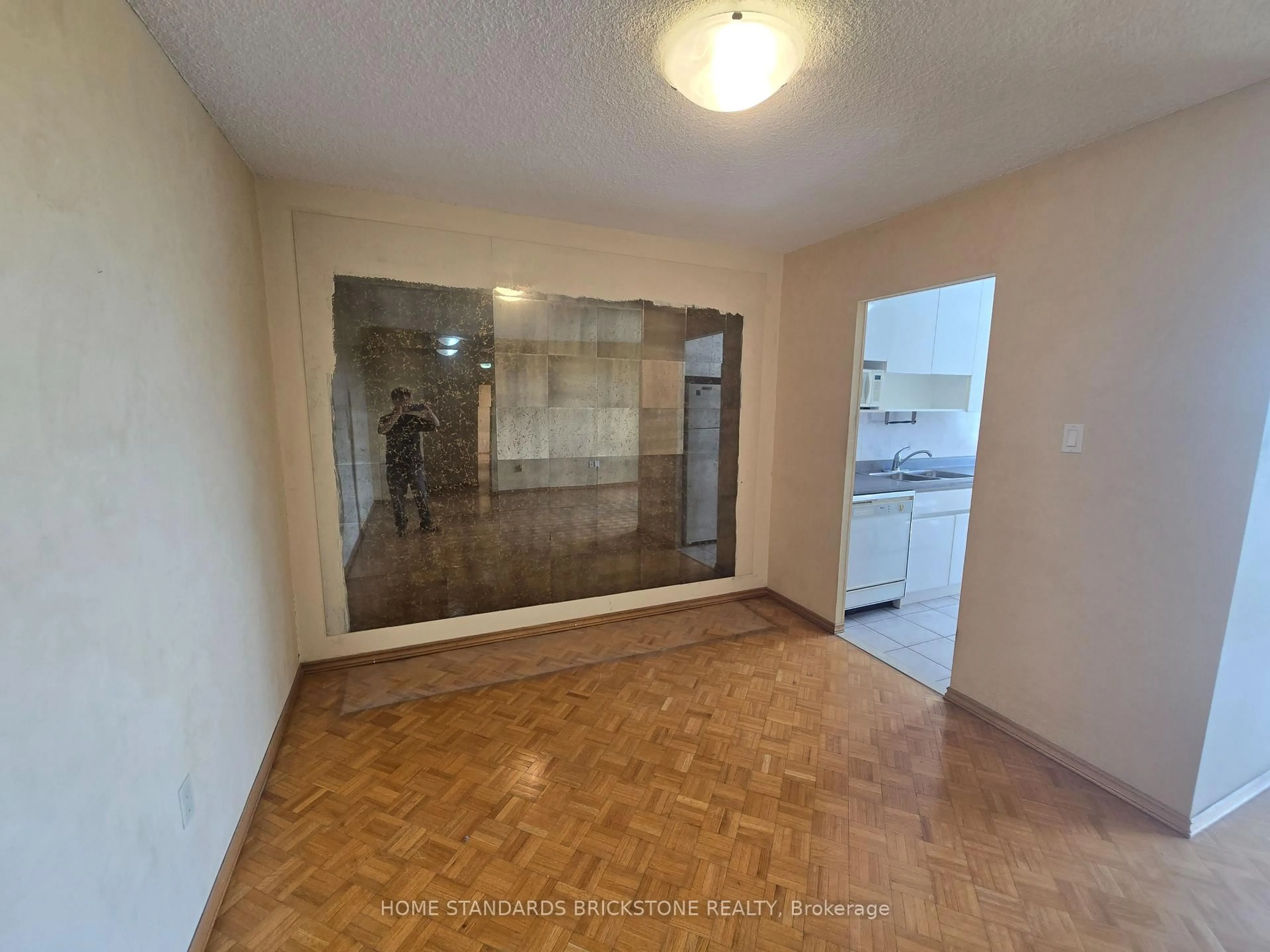 A pic of a room for 205 Hilda Ave #802, Toronto Ontario M2M 4B1