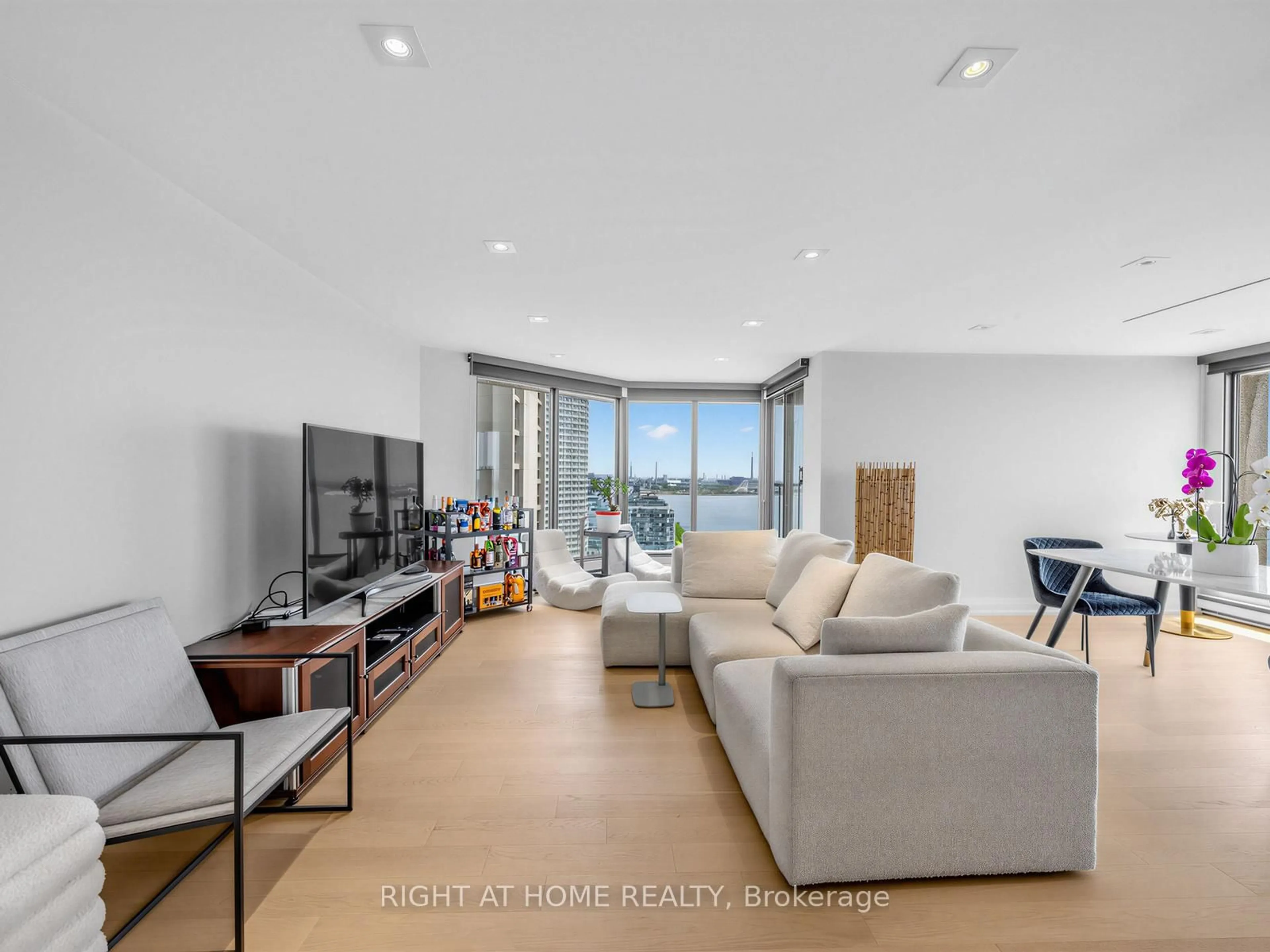 Living room with furniture, unknown for 65 HARBOUR Sq #2202, Toronto Ontario M5J 2L4