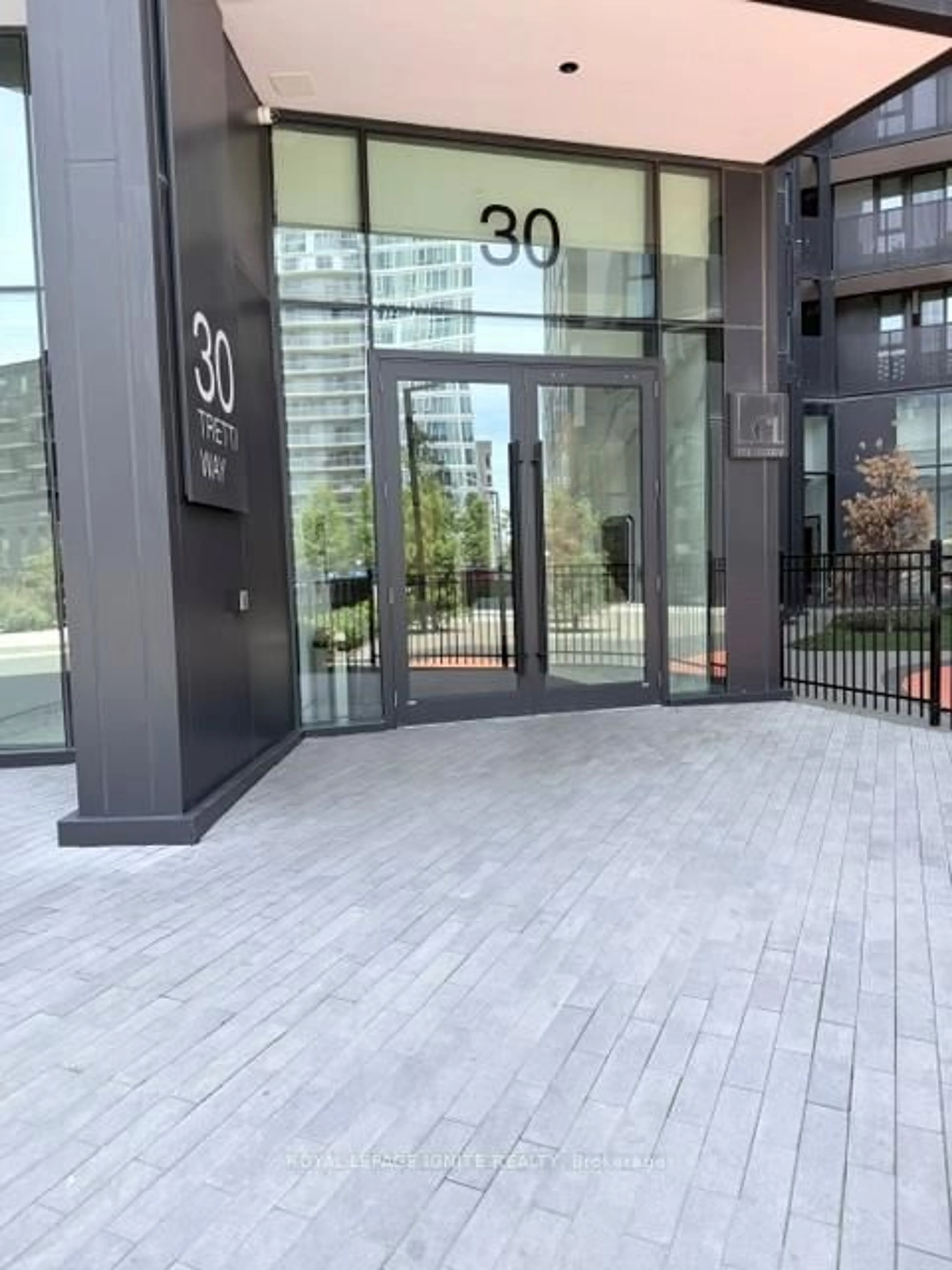 Indoor foyer for 30 Tretti Way #418, Toronto Ontario M3H 0E3