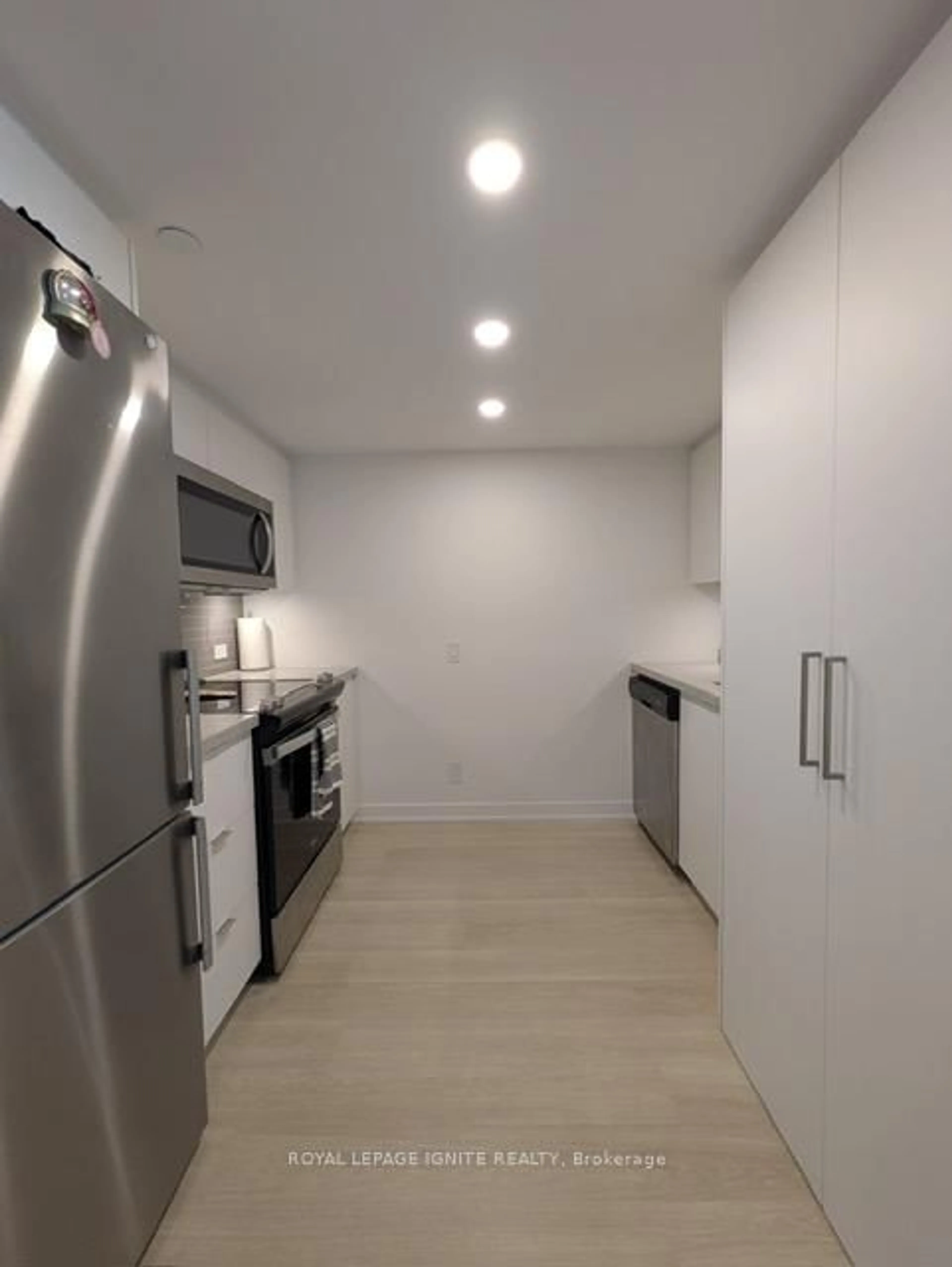 Standard kitchen, unknown for 30 Tretti Way #418, Toronto Ontario M3H 0E3