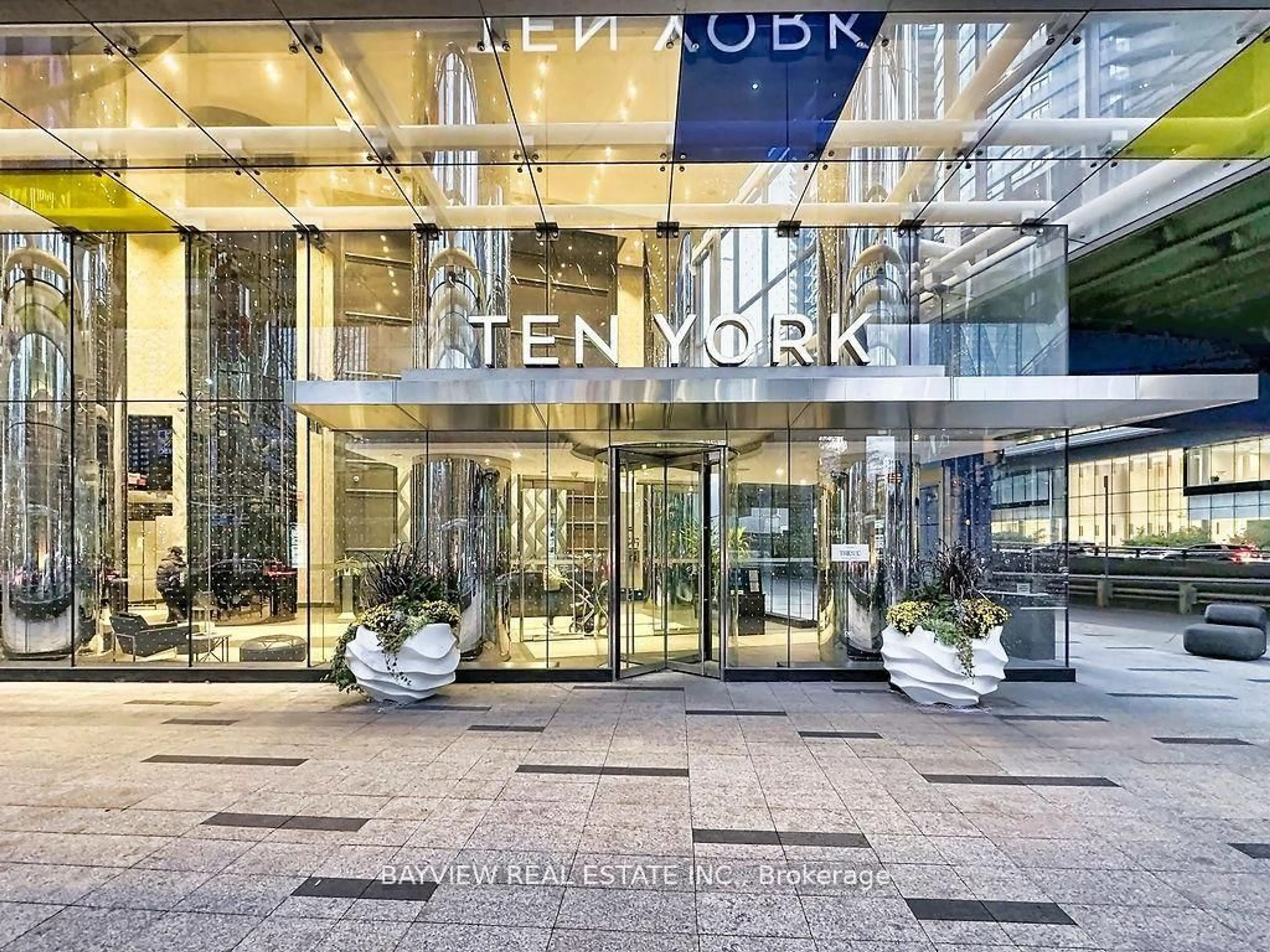 Indoor foyer for 10 York St #4110, Toronto Ontario M5J 2Z2