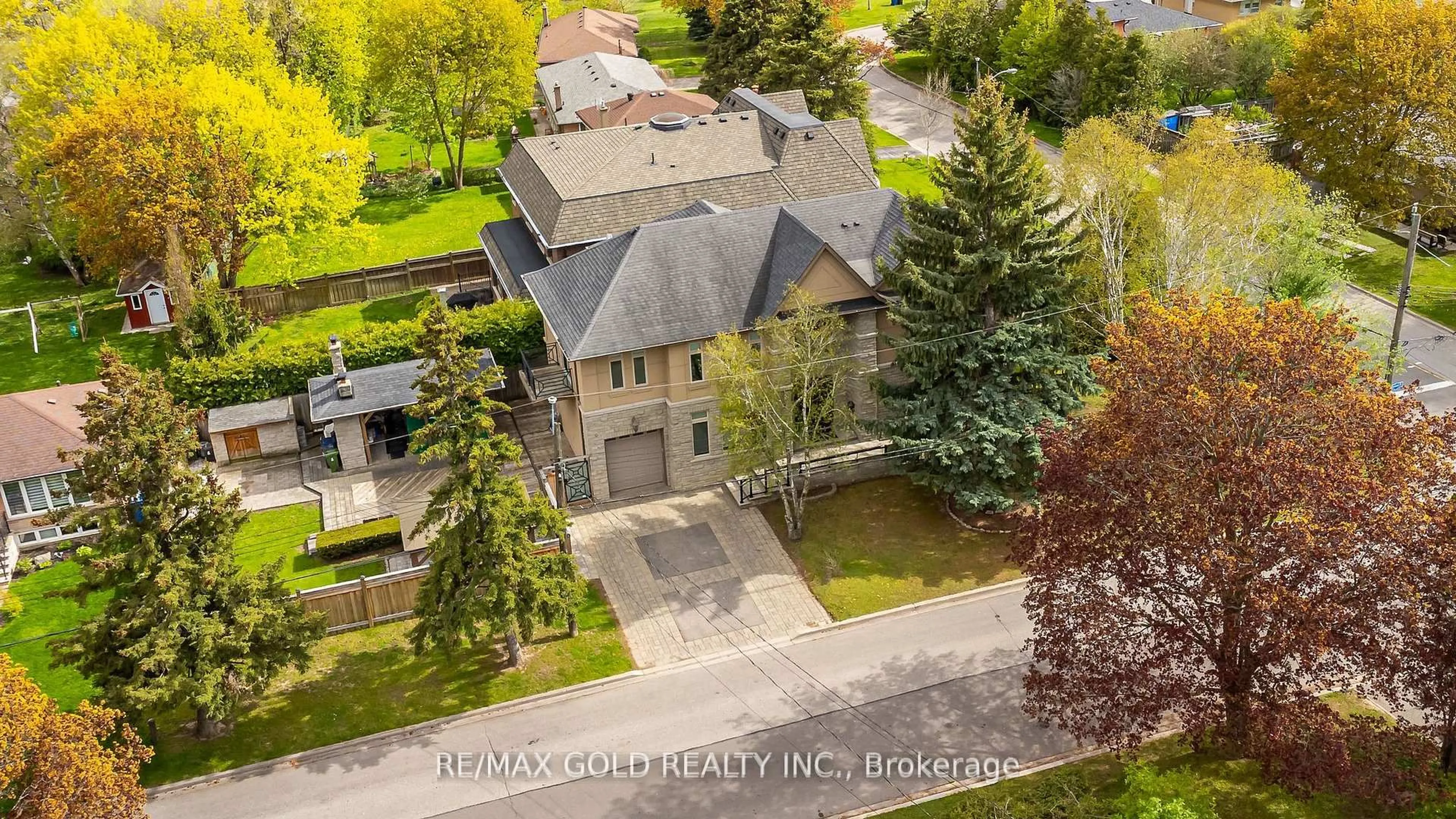 A pic from outside/outdoor area/front of a property/back of a property/a pic from drone, street for 1 Lissom Cres, Toronto Ontario M2R 2N9