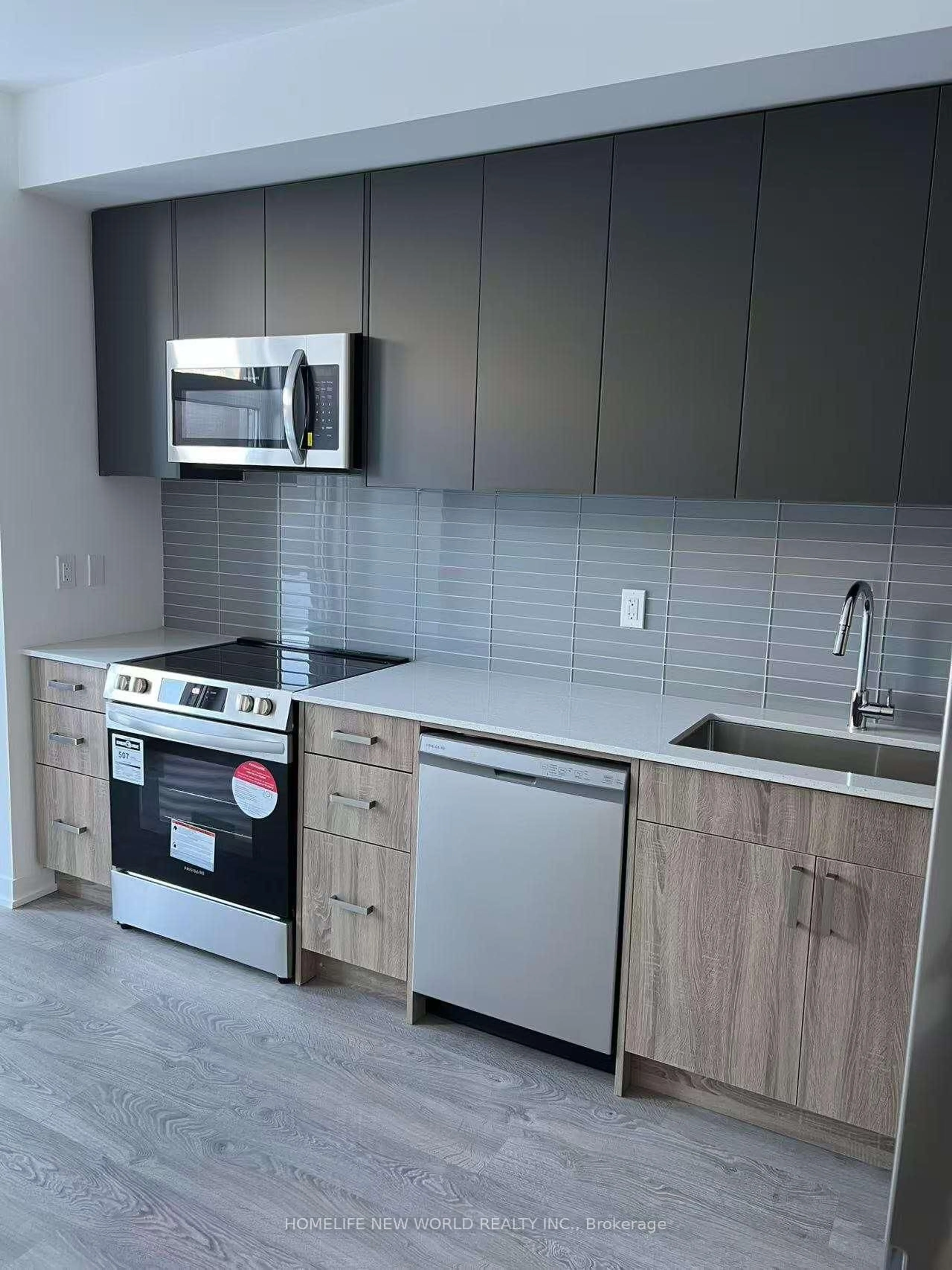 Standard kitchen, unknown for 64 Turtle Island Rd, Toronto Ontario M6A 2M5