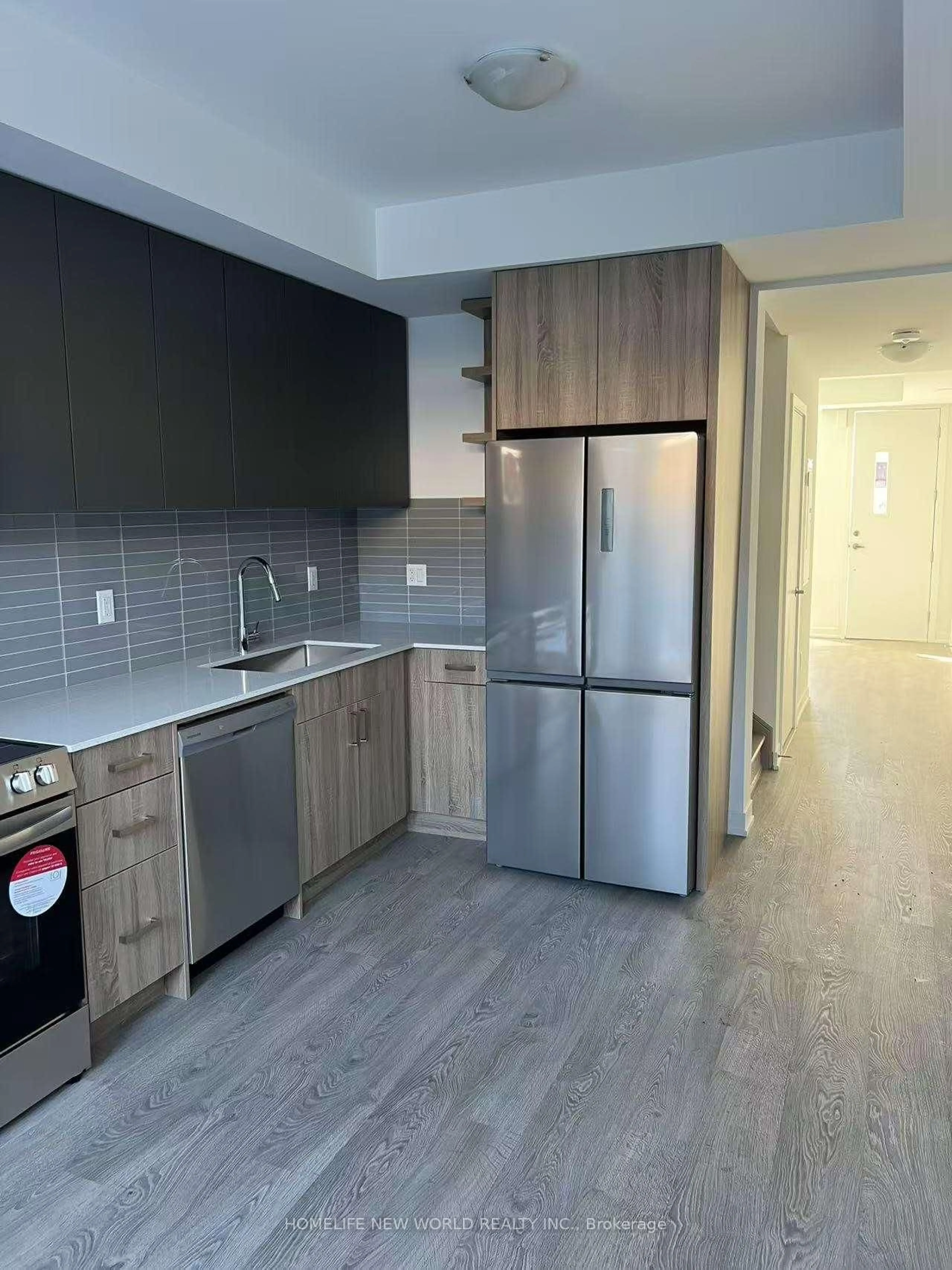 Standard kitchen, unknown for 64 Turtle Island Rd, Toronto Ontario M6A 2M5