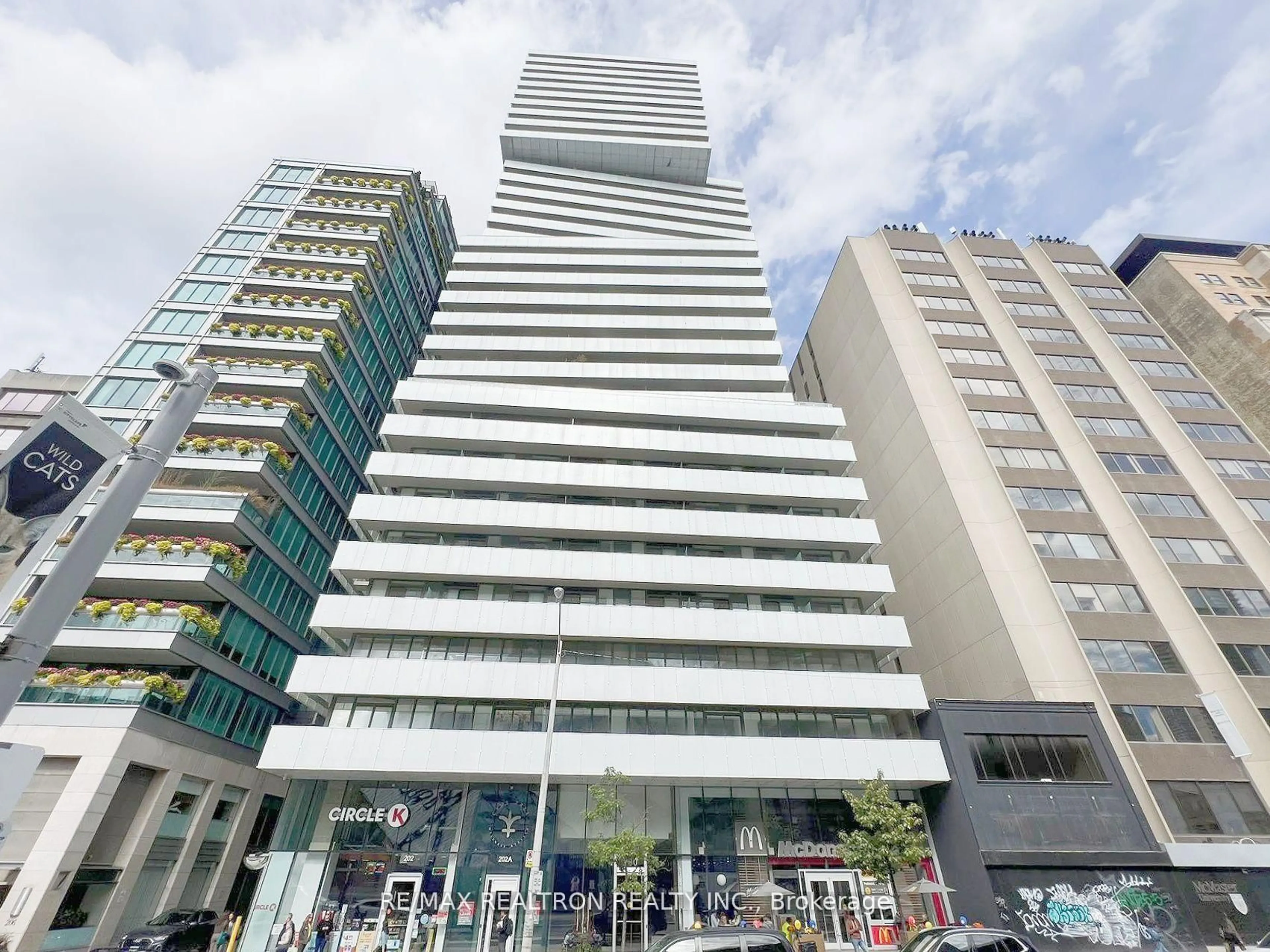Indoor foyer for 200 Bloor St #2801, Toronto Ontario M5S 1T8