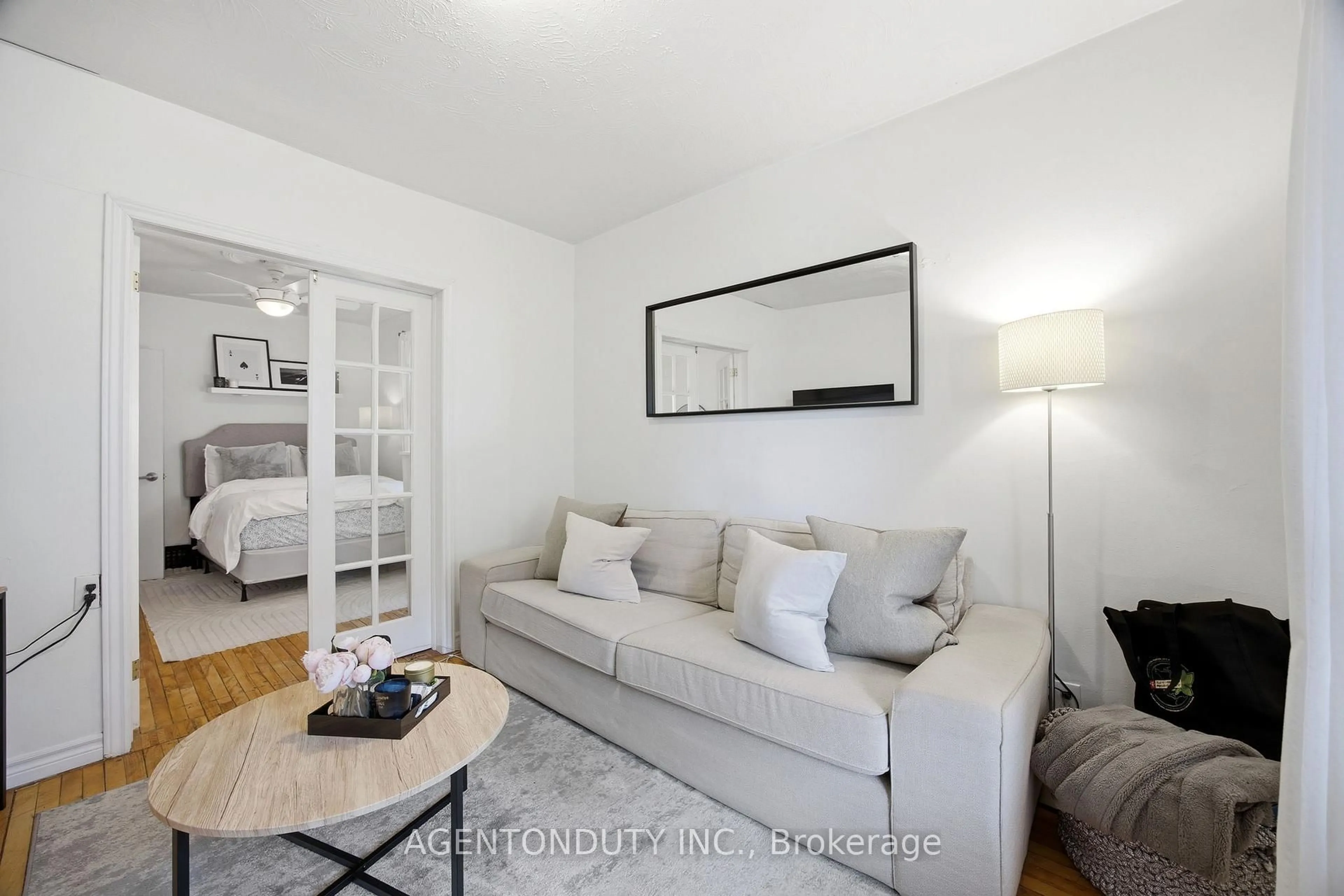 Living room with furniture, unknown for 51 Perth Ave, Toronto Ontario M6R 2C1