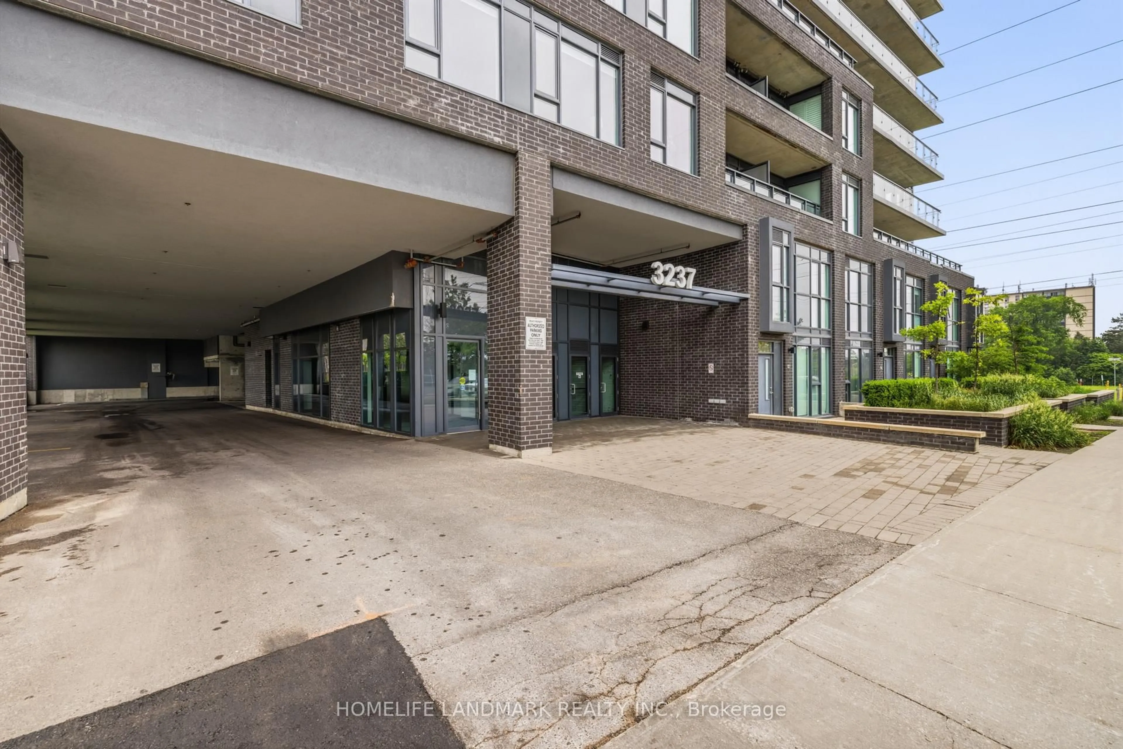 Indoor foyer for 3237 Bayview Ave #307, Toronto Ontario M2K 0G1