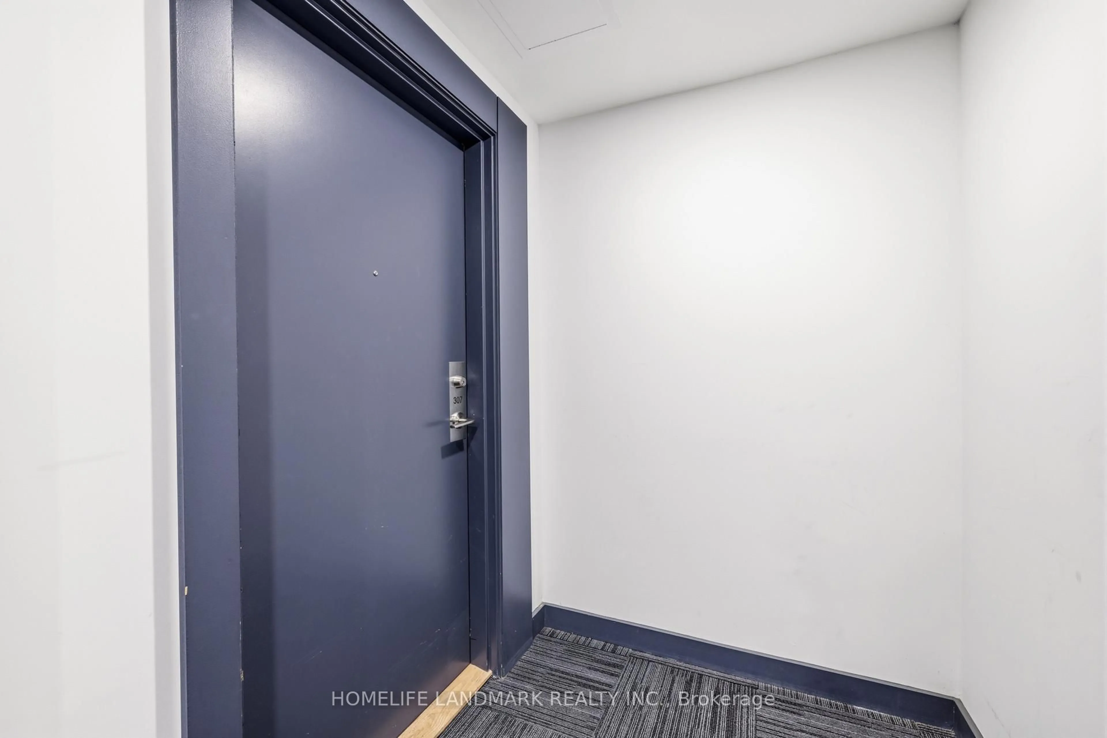 Indoor foyer for 3237 Bayview Ave #307, Toronto Ontario M2K 0G1