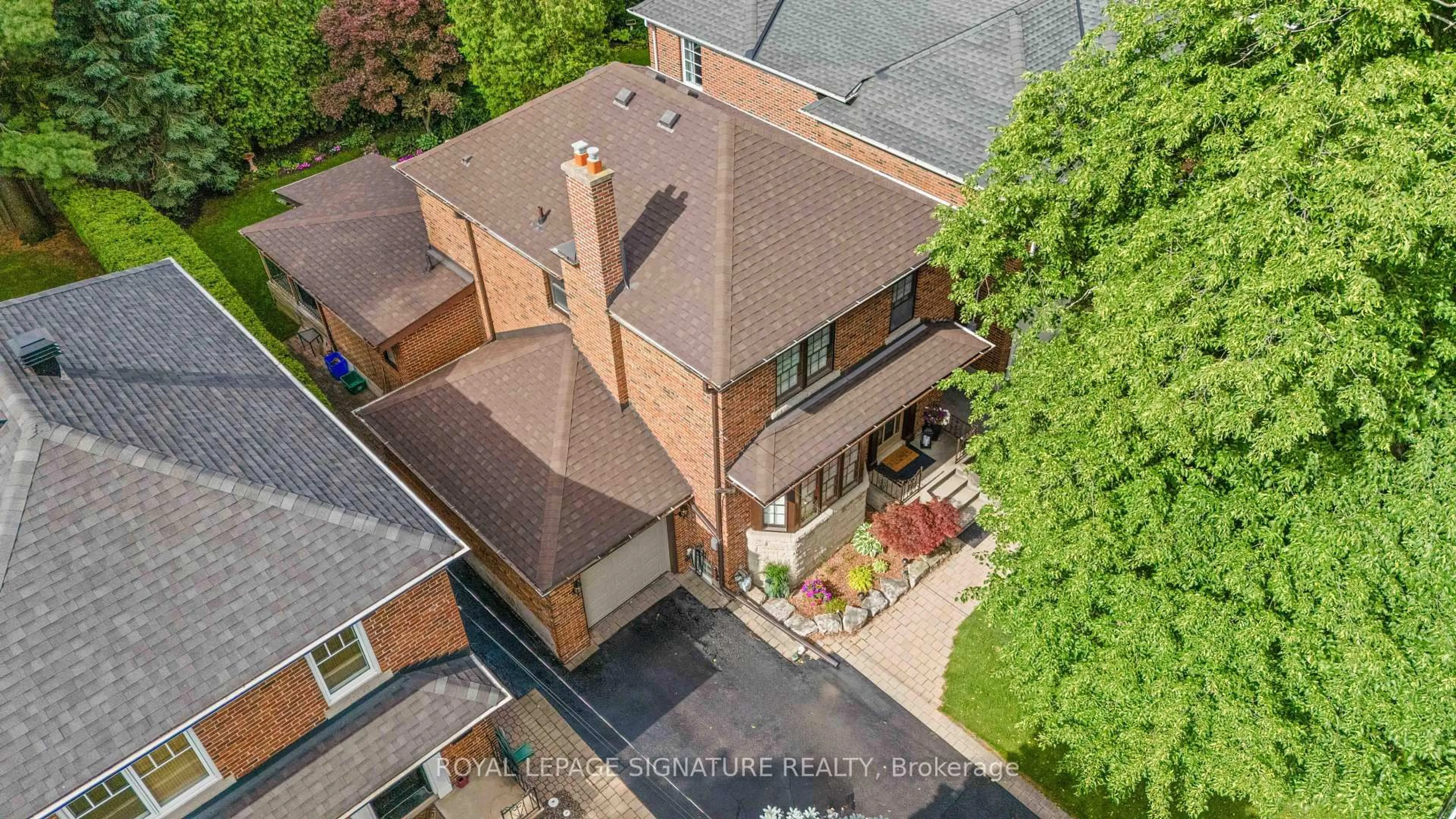 A pic from outside/outdoor area/front of a property/back of a property/a pic from drone, unknown for 5 Armour Blvd, Toronto Ontario M5M 3B9