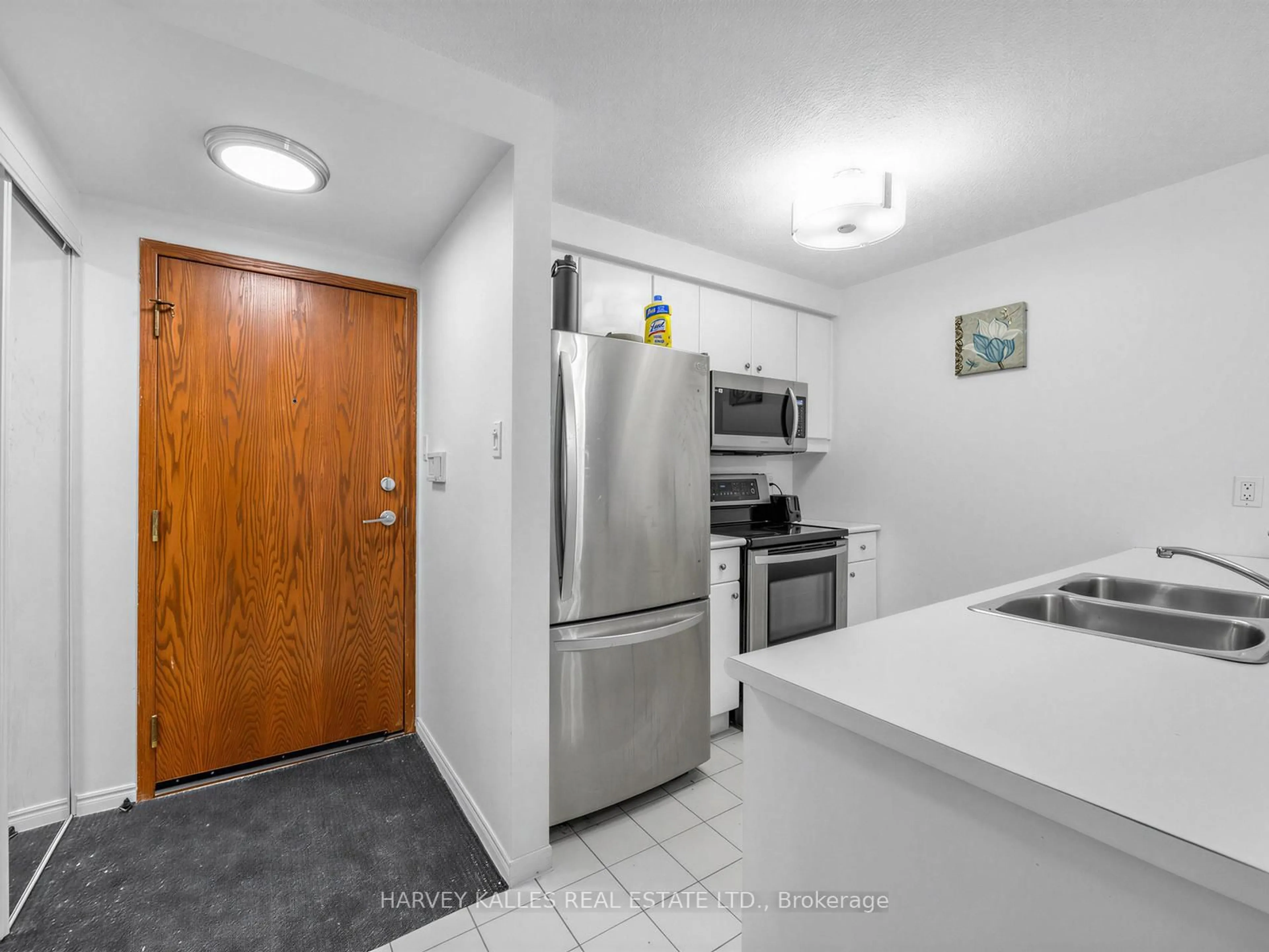 Standard kitchen, unknown for 10 Yonge St #705, Toronto Ontario M5J 1R4