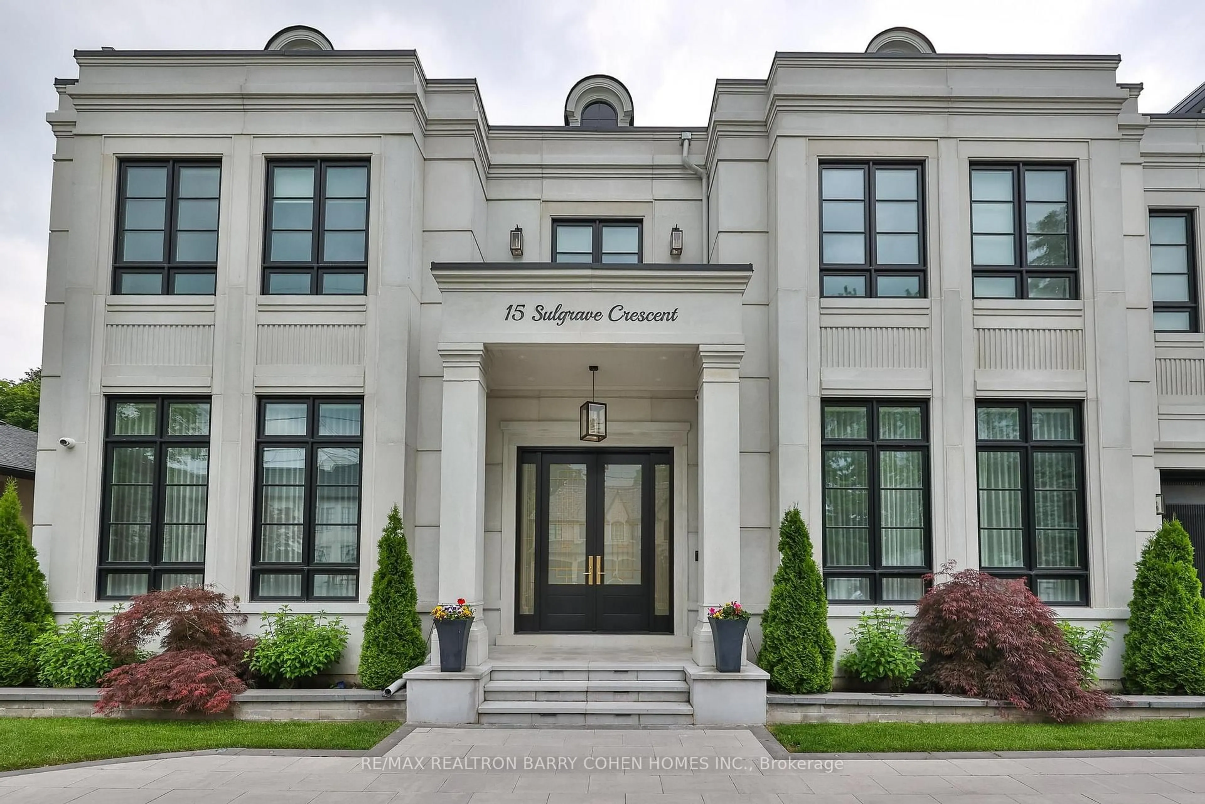Indoor foyer for 15 Sulgrave Cres, Toronto Ontario M2L 1W5