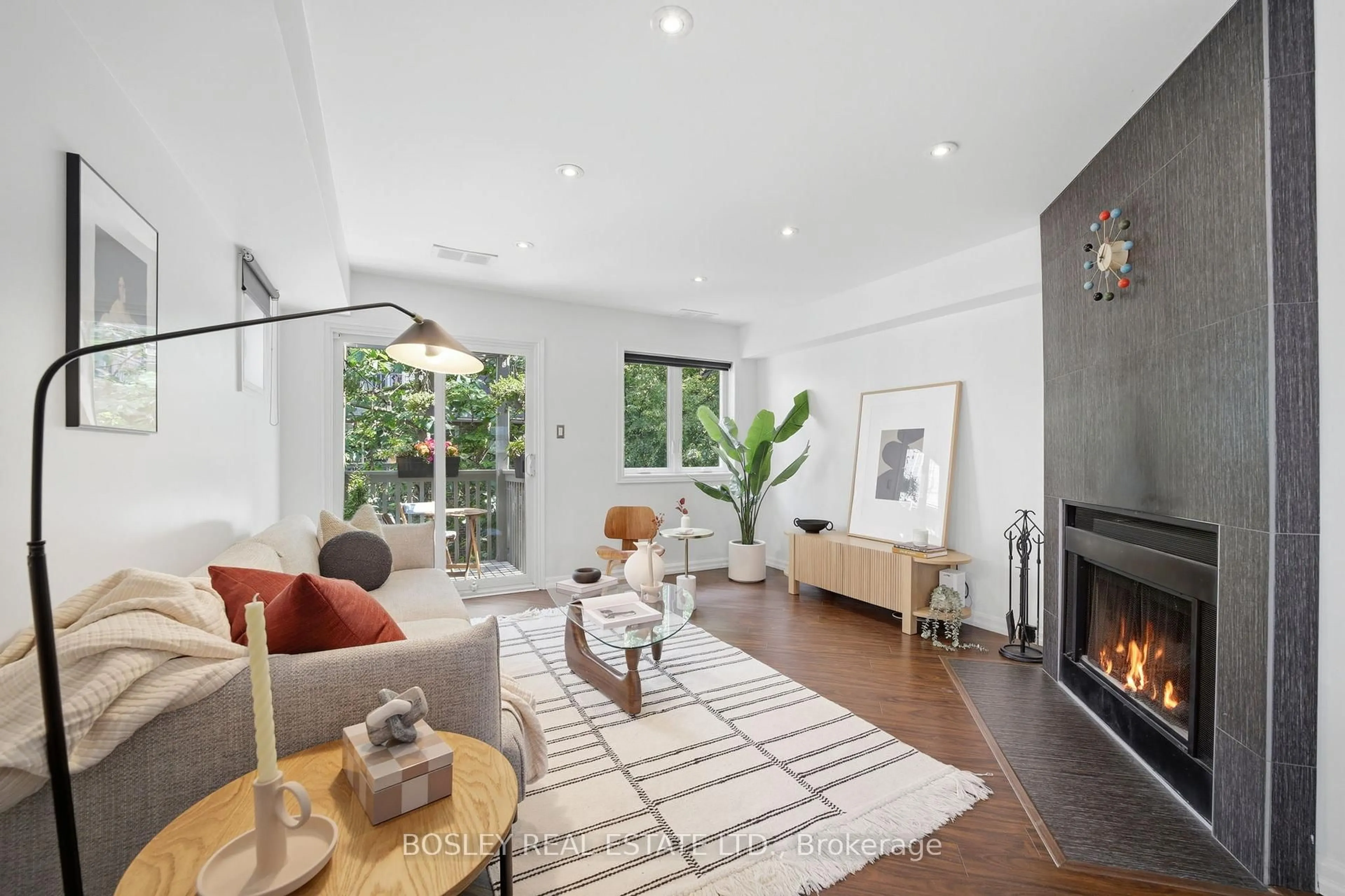 Living room with furniture, unknown for 889 Adelaide St #B, Toronto Ontario M6J 3T1