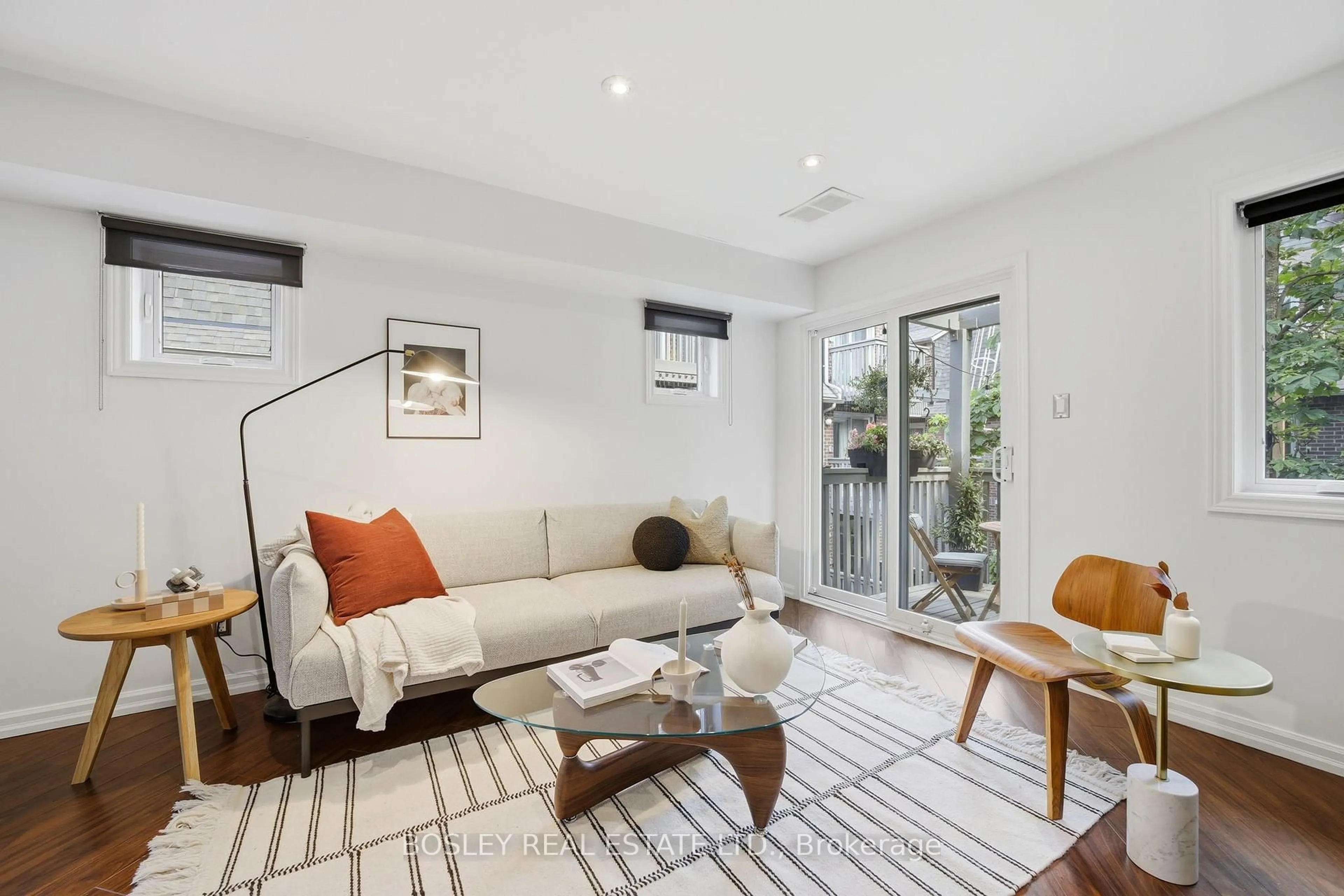 Living room with furniture, unknown for 889 Adelaide St #B, Toronto Ontario M6J 3T1