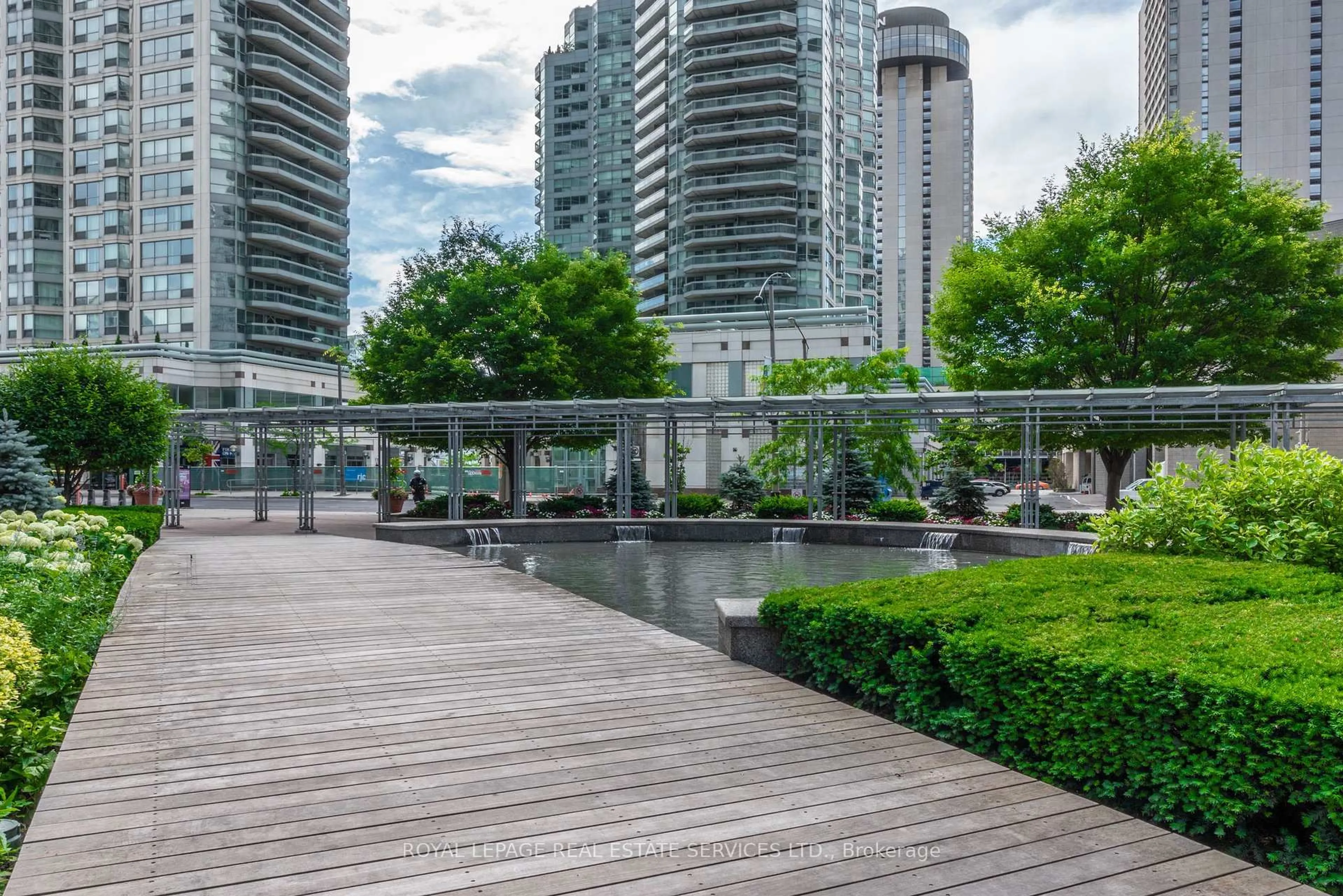 Patio, unknown for 18 Harbour St #1204, Toronto Ontario M5J 2Z6
