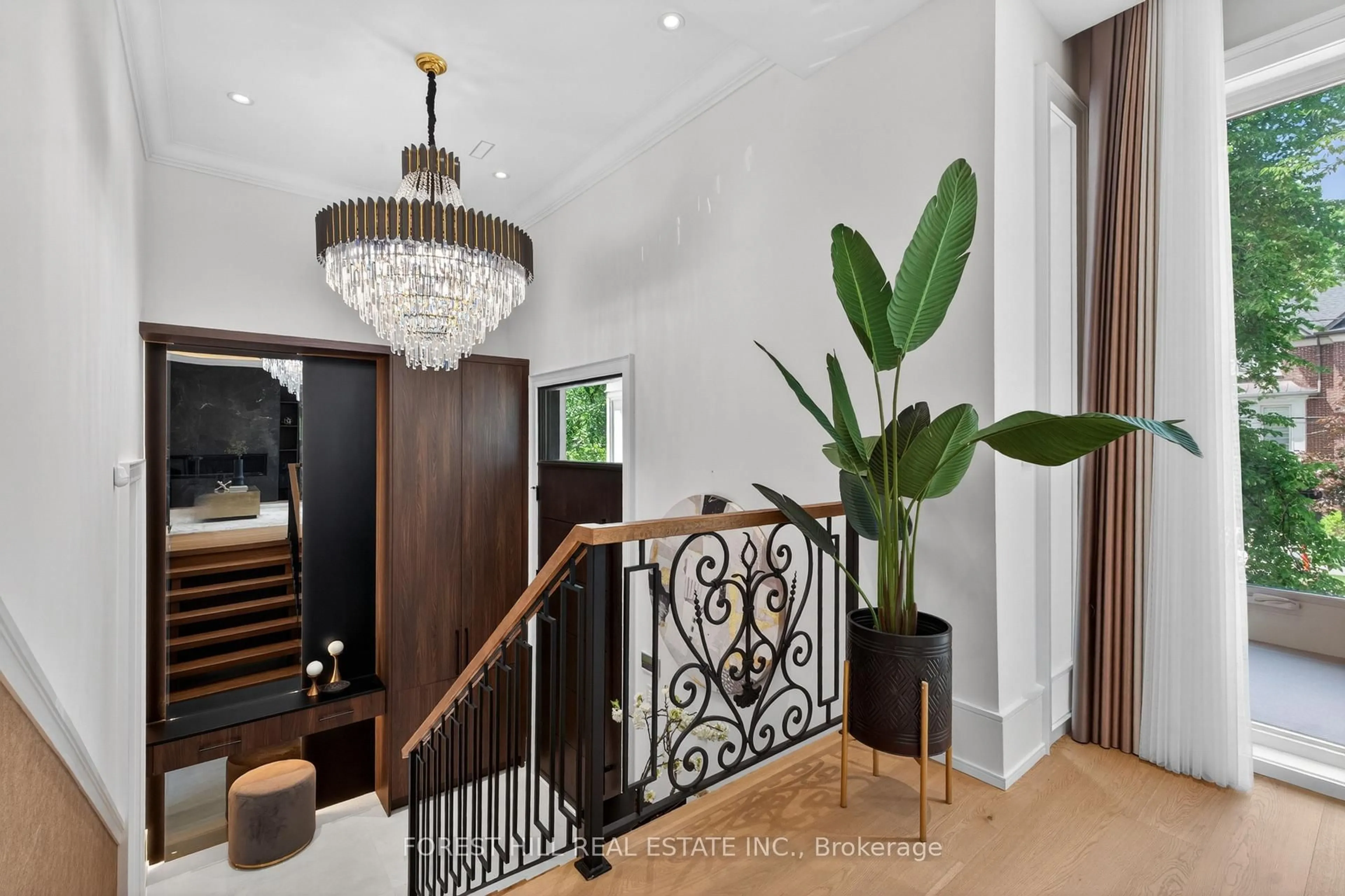 Indoor foyer for 229 Florence Ave, Toronto Ontario M2N 1G7