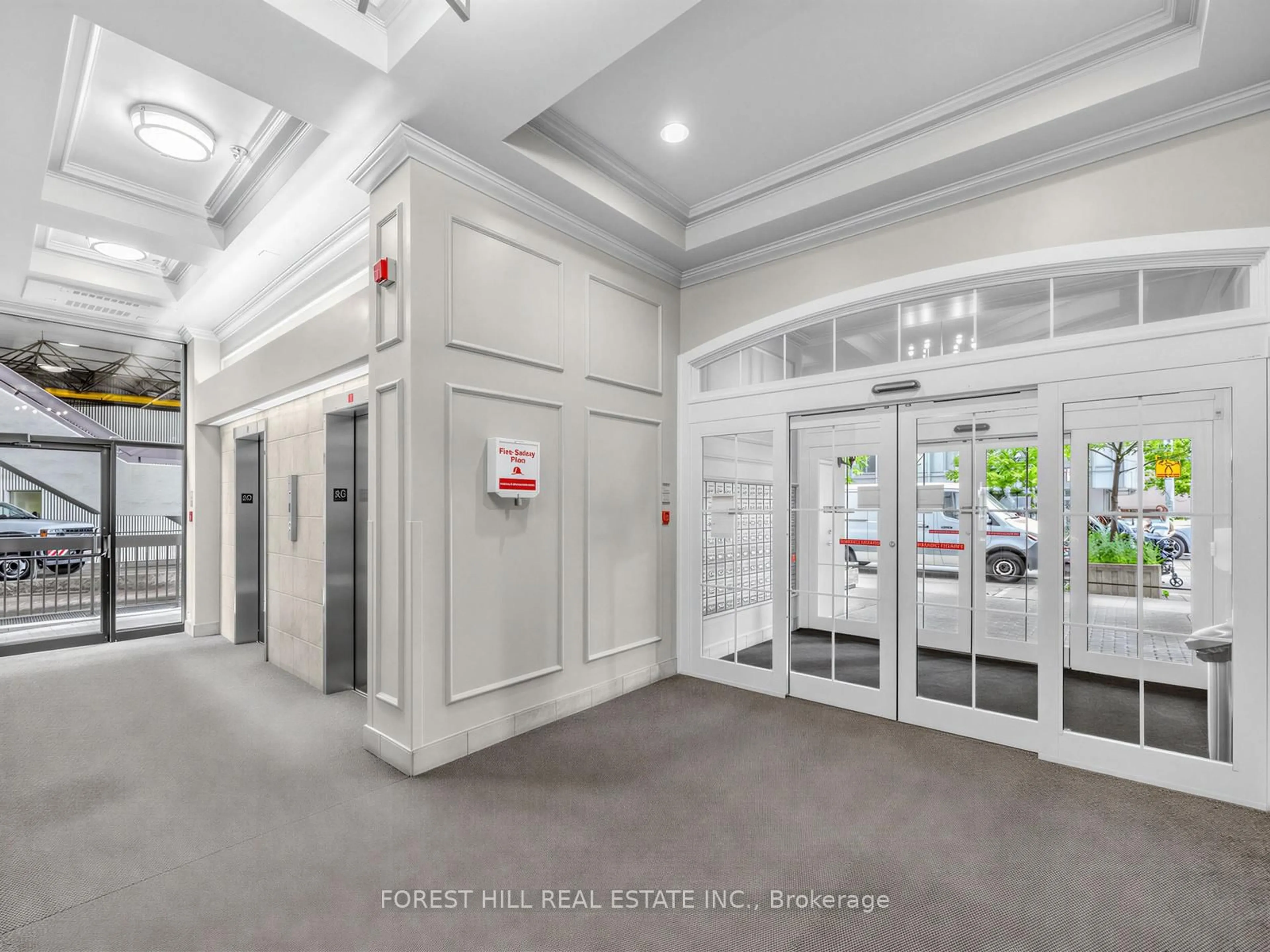 Indoor foyer for 53 McCaul St #446, Toronto Ontario M5T 2W9