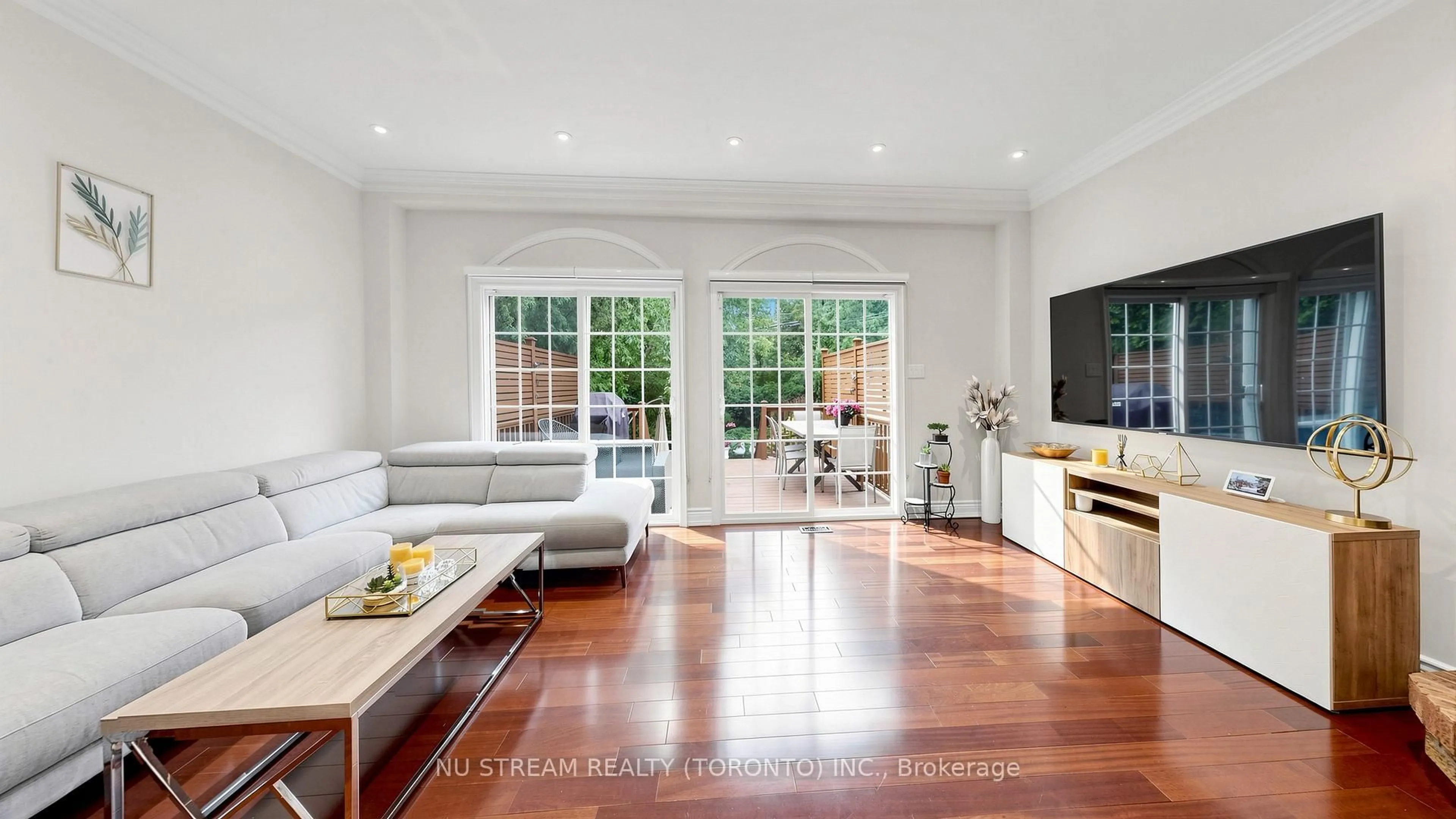 Living room with furniture, unknown for 31 Bowood Ave, Toronto Ontario M4N 1Y3