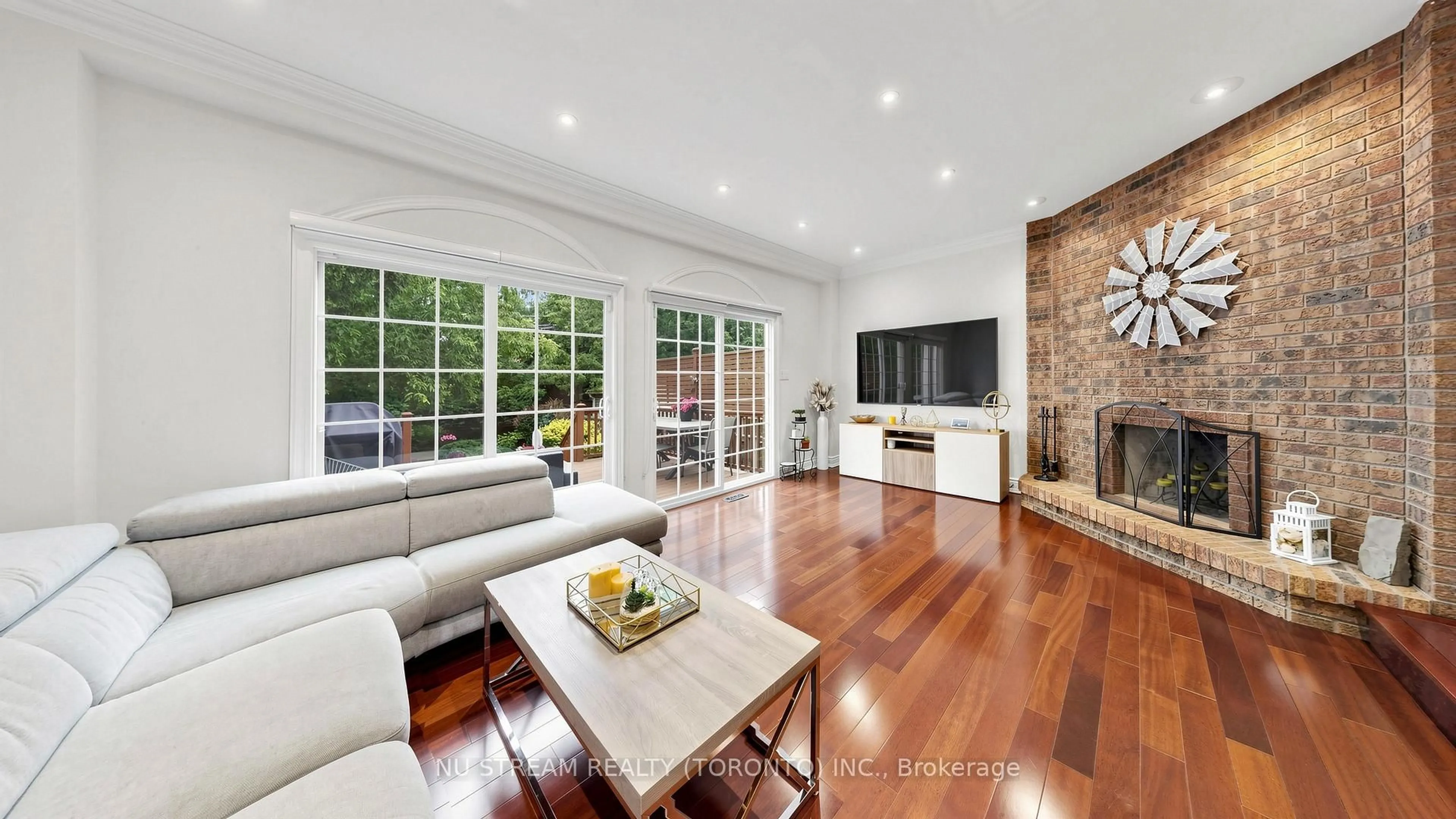Living room with furniture, unknown for 31 Bowood Ave, Toronto Ontario M4N 1Y3