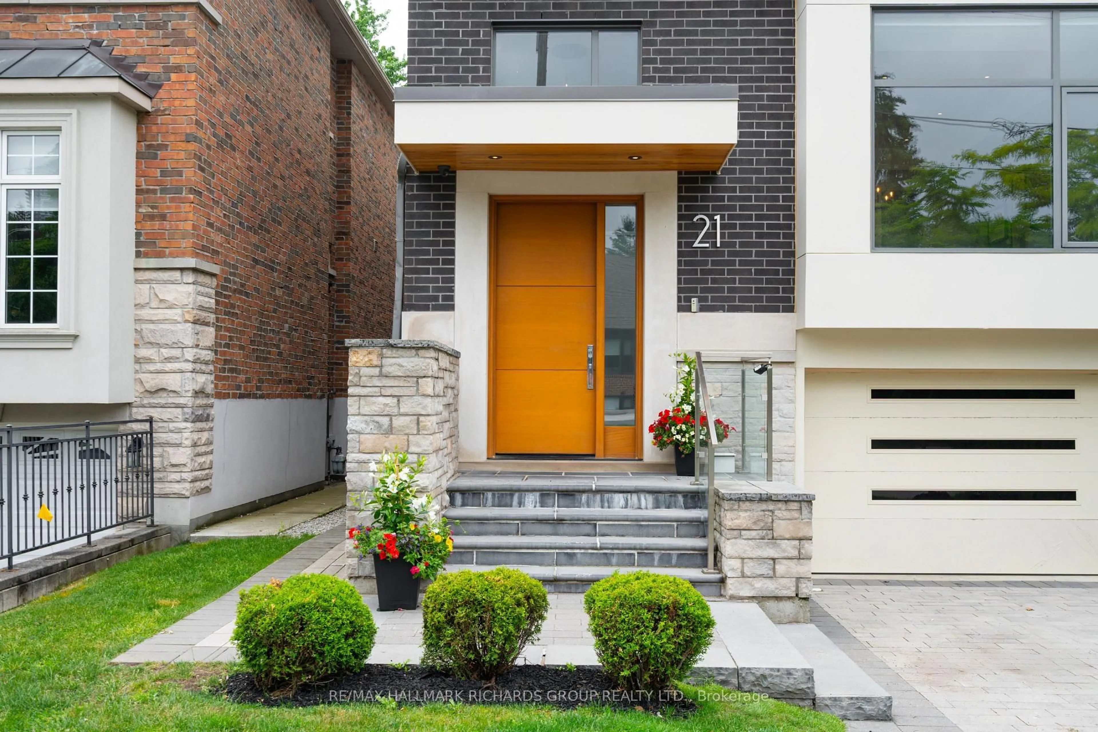 Home with brick exterior material, street for 21 Stuart Cres, Toronto Ontario M2N 1A6