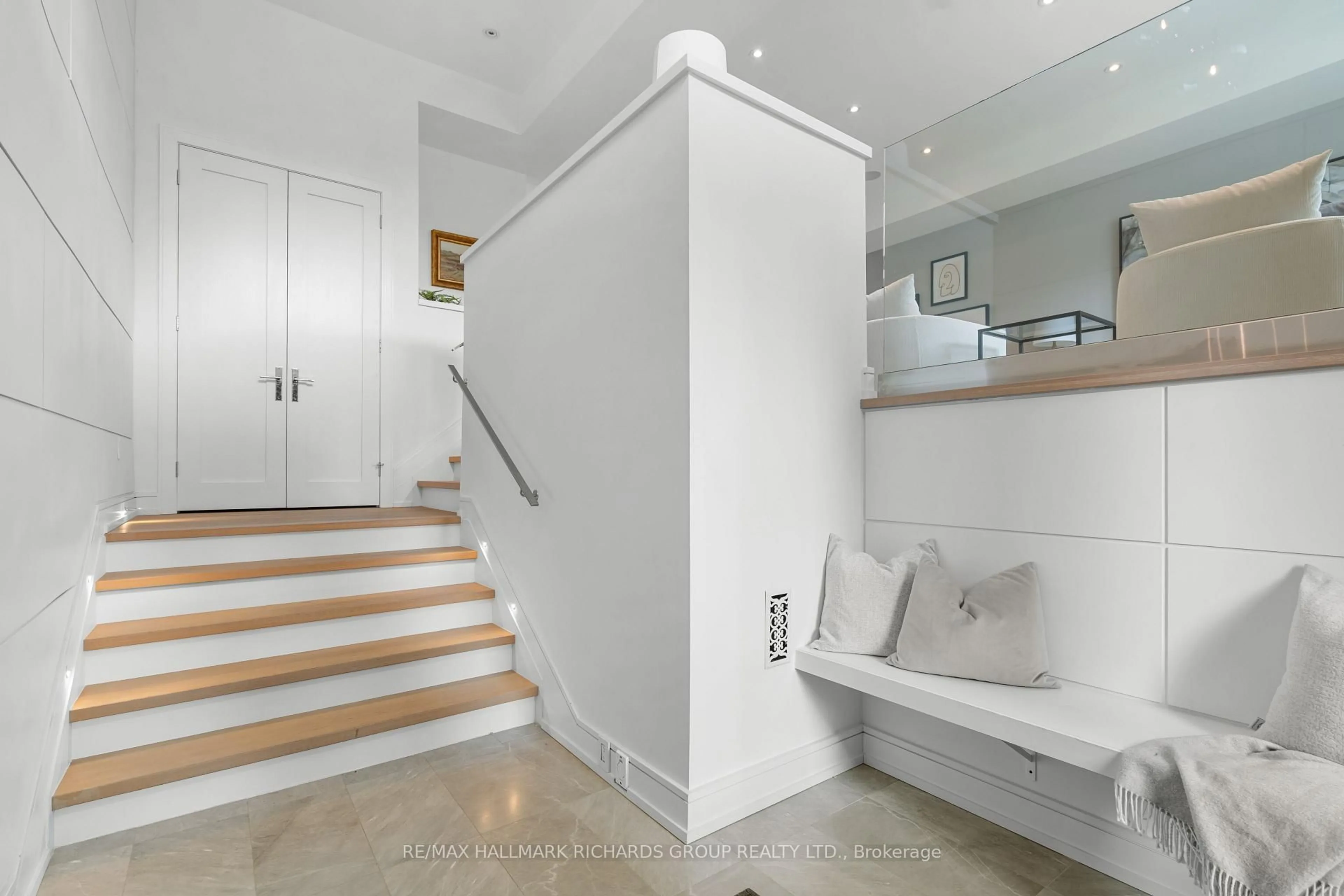 Unknown for 21 Stuart Cres, Toronto Ontario M2N 1A6