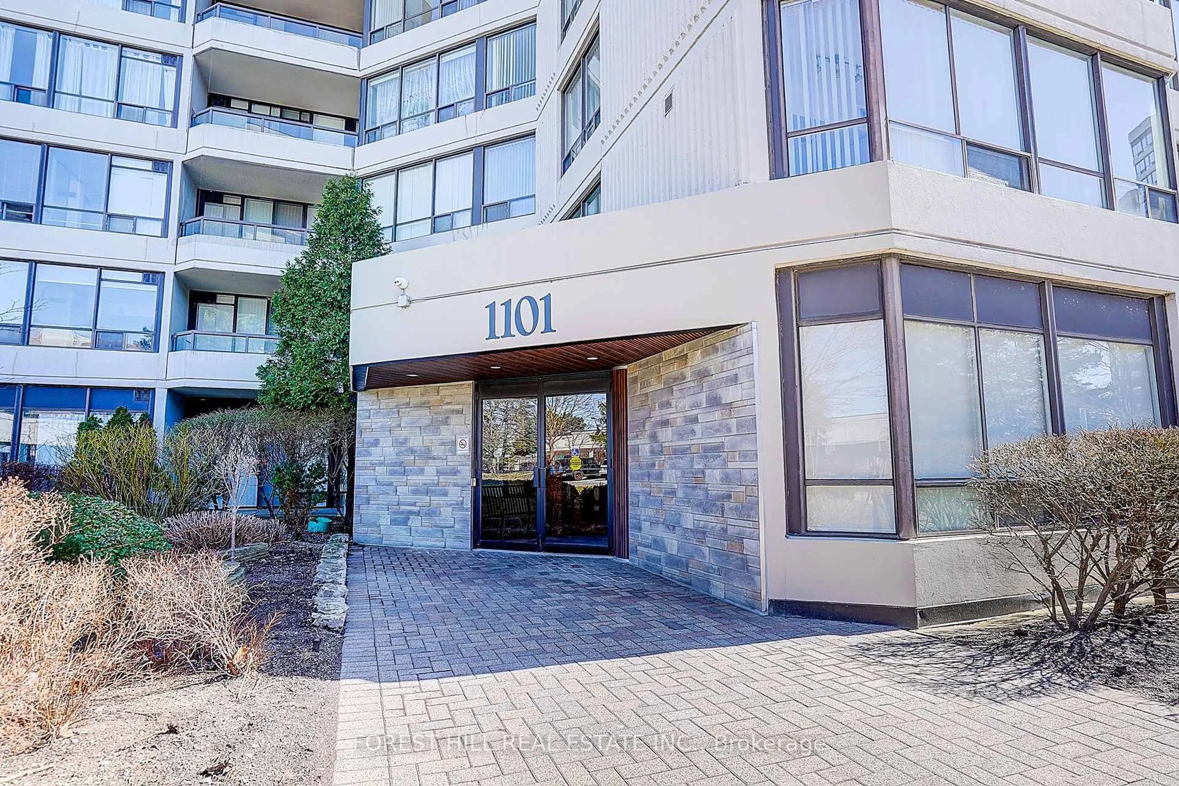 Indoor foyer for 1101 Steeles Ave #PH111, Toronto Ontario M2R 3W5
