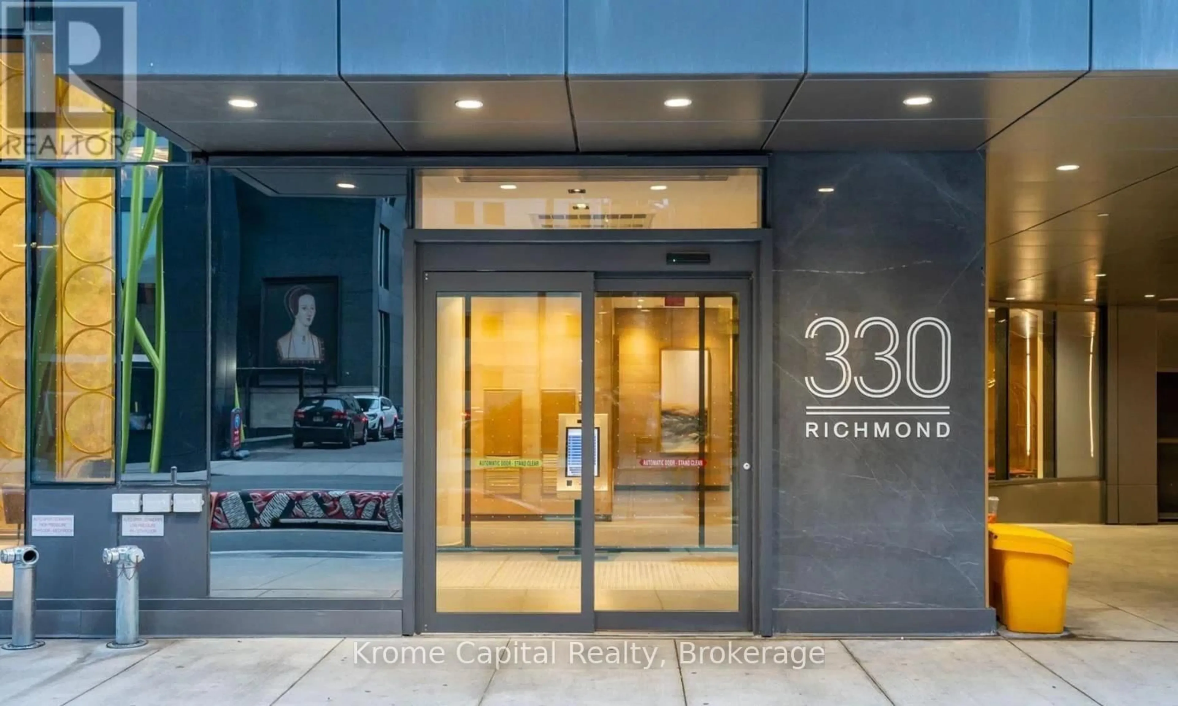Indoor foyer for 330 Richmond St #2615, Toronto Ontario M5V 0M4