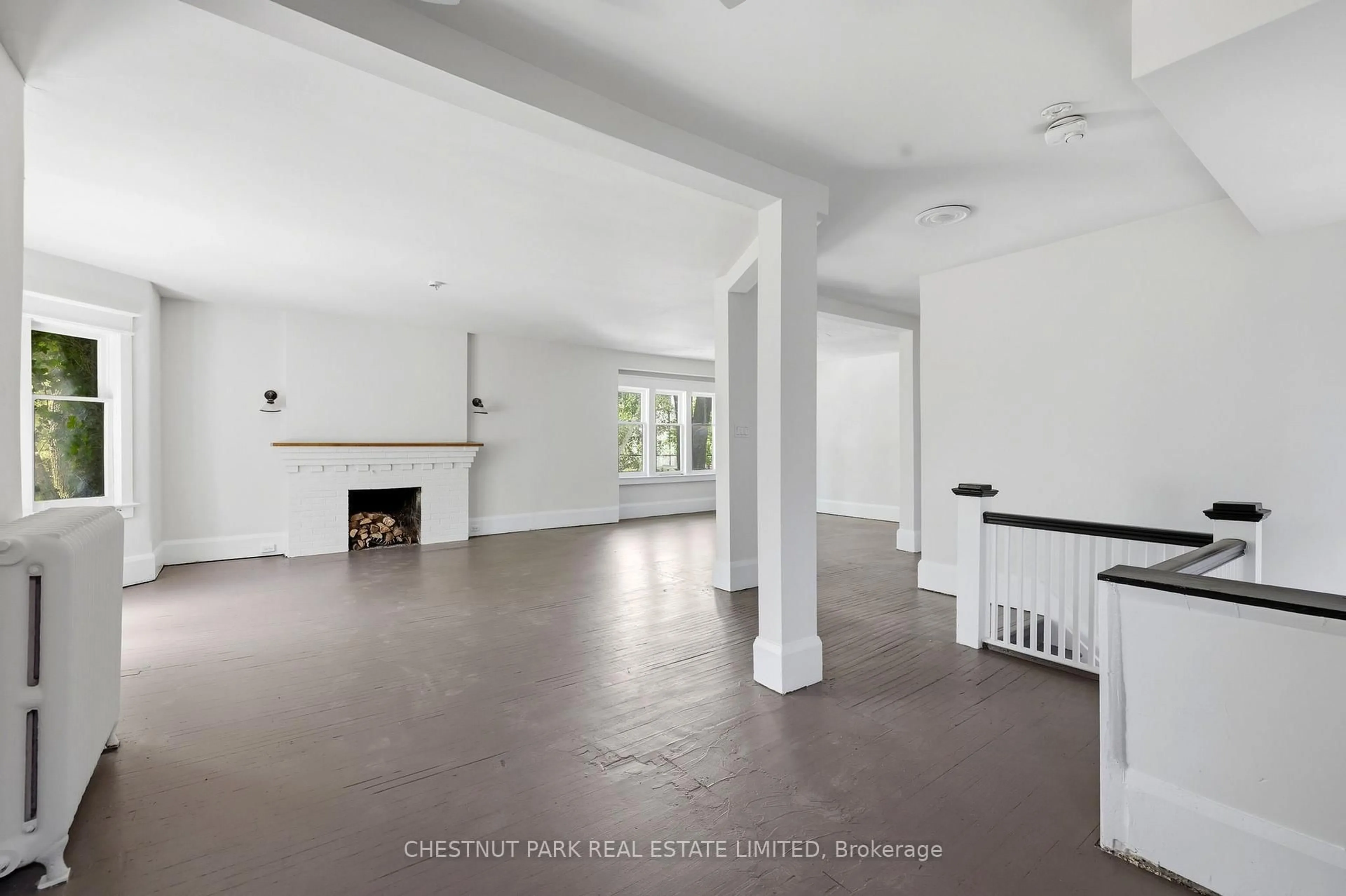 Indoor foyer for 490 Summerhill Ave, Toronto Ontario M4W 2E5