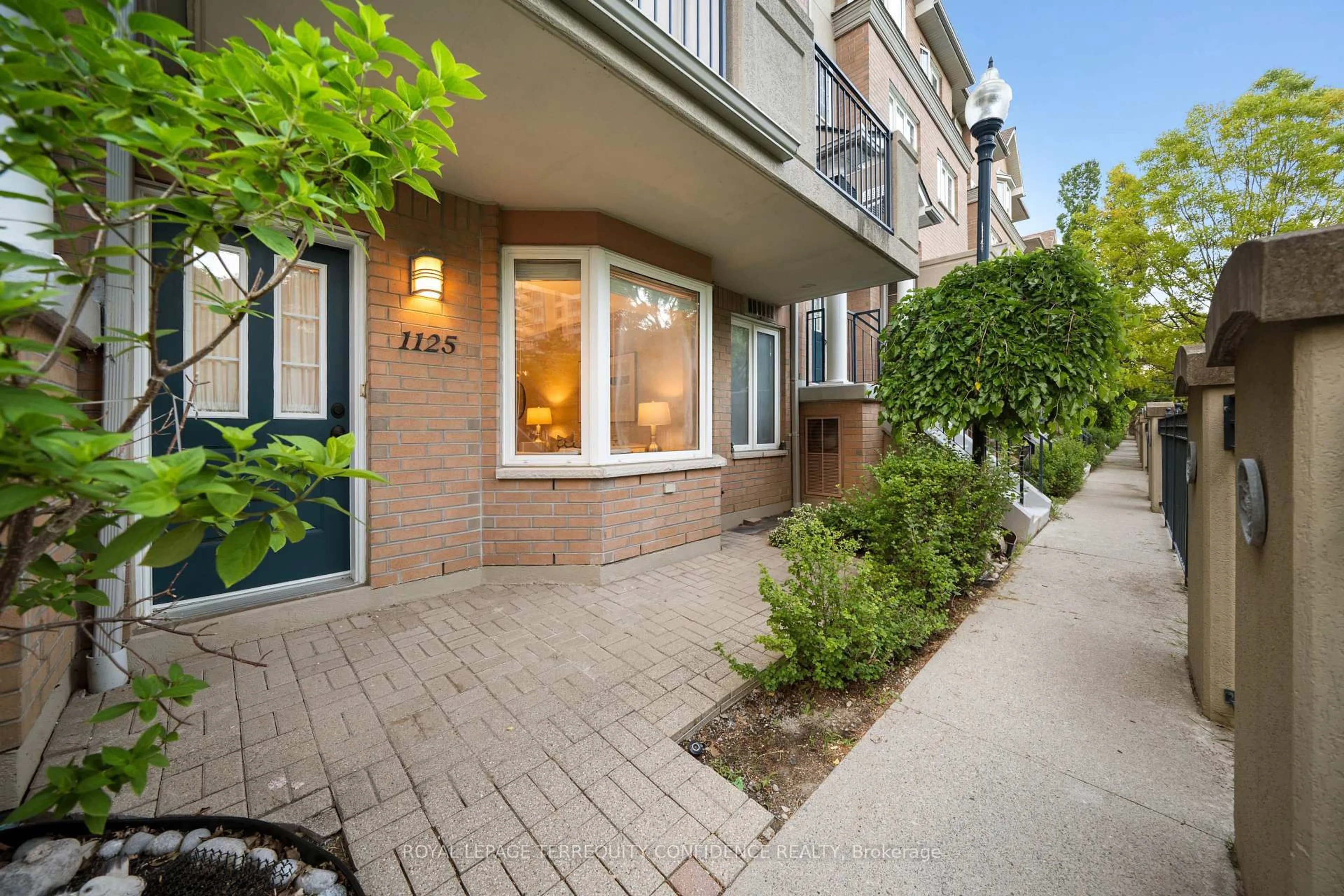Patio, street for 28 Sommerset Way #1125, Toronto Ontario M2N 6W7